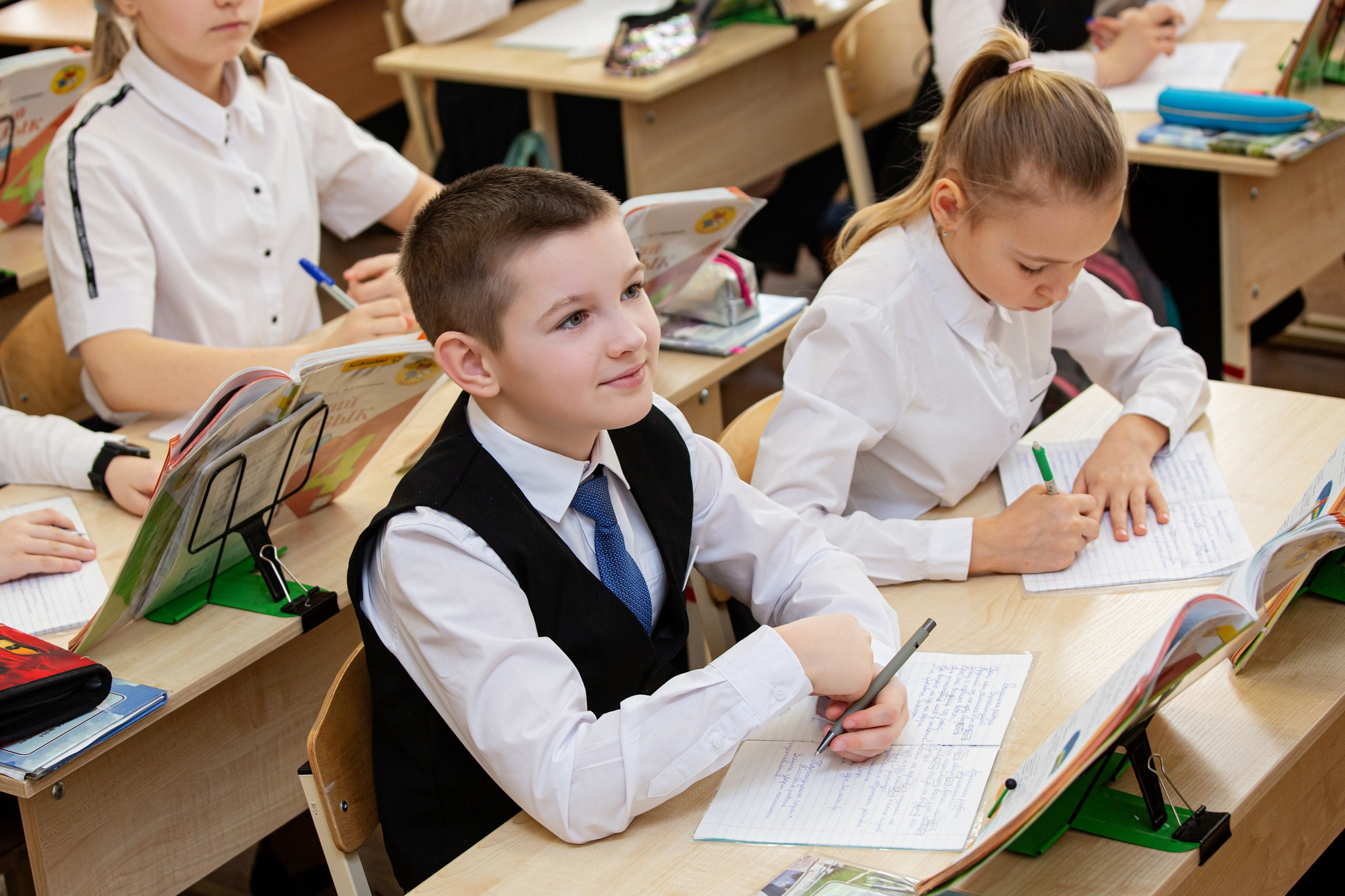 Фотосъёмка для выпускных альбомов из начальной школы. Свадебный, семейный, детский фотограф в Санкт-Петербурге