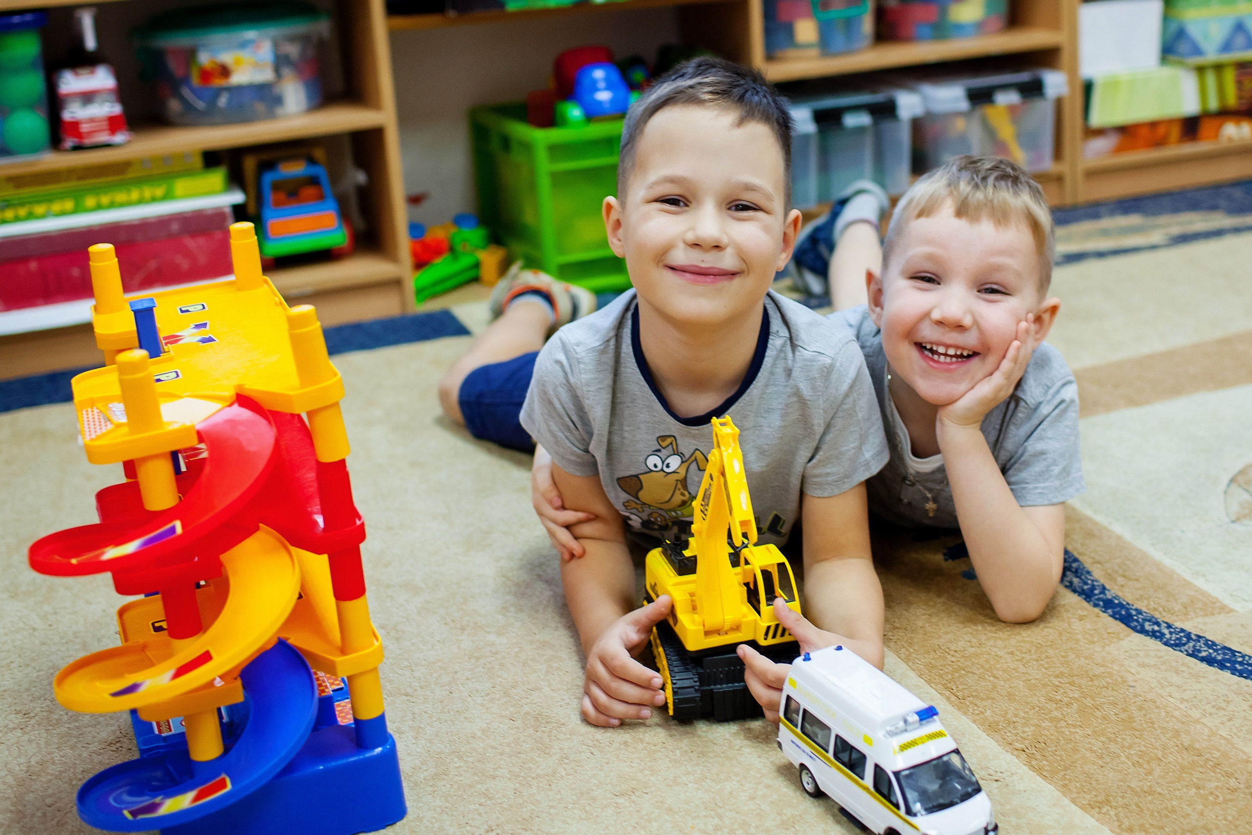Фотография для выпускных альбомов в детском саду в выпускной группе в подготовительной группе детей фотограф для выпускных альбомов фото детей в группе мастер-класс детский портрет занятия в детском саду игры в детском саду