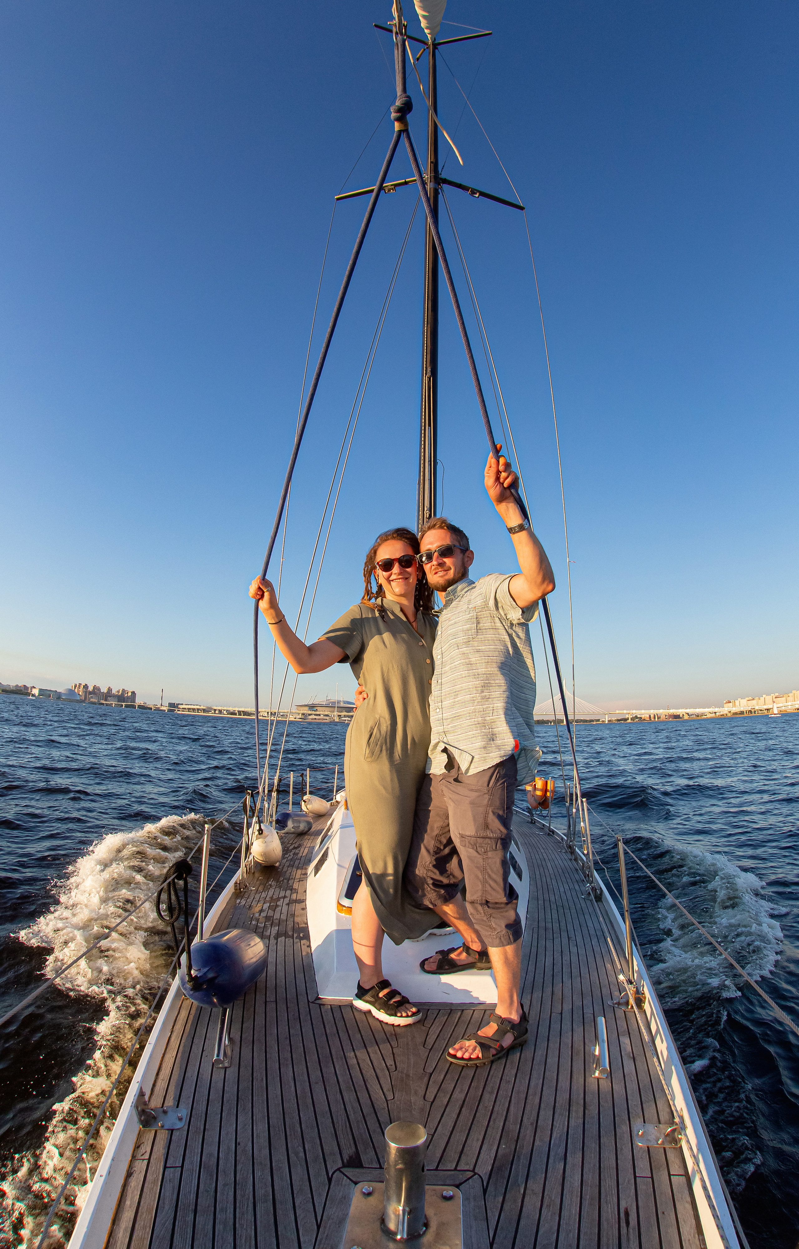 Семейная прогулка по заливу на закате. Свадебный, семейный, детский фотограф в Санкт-Петербурге