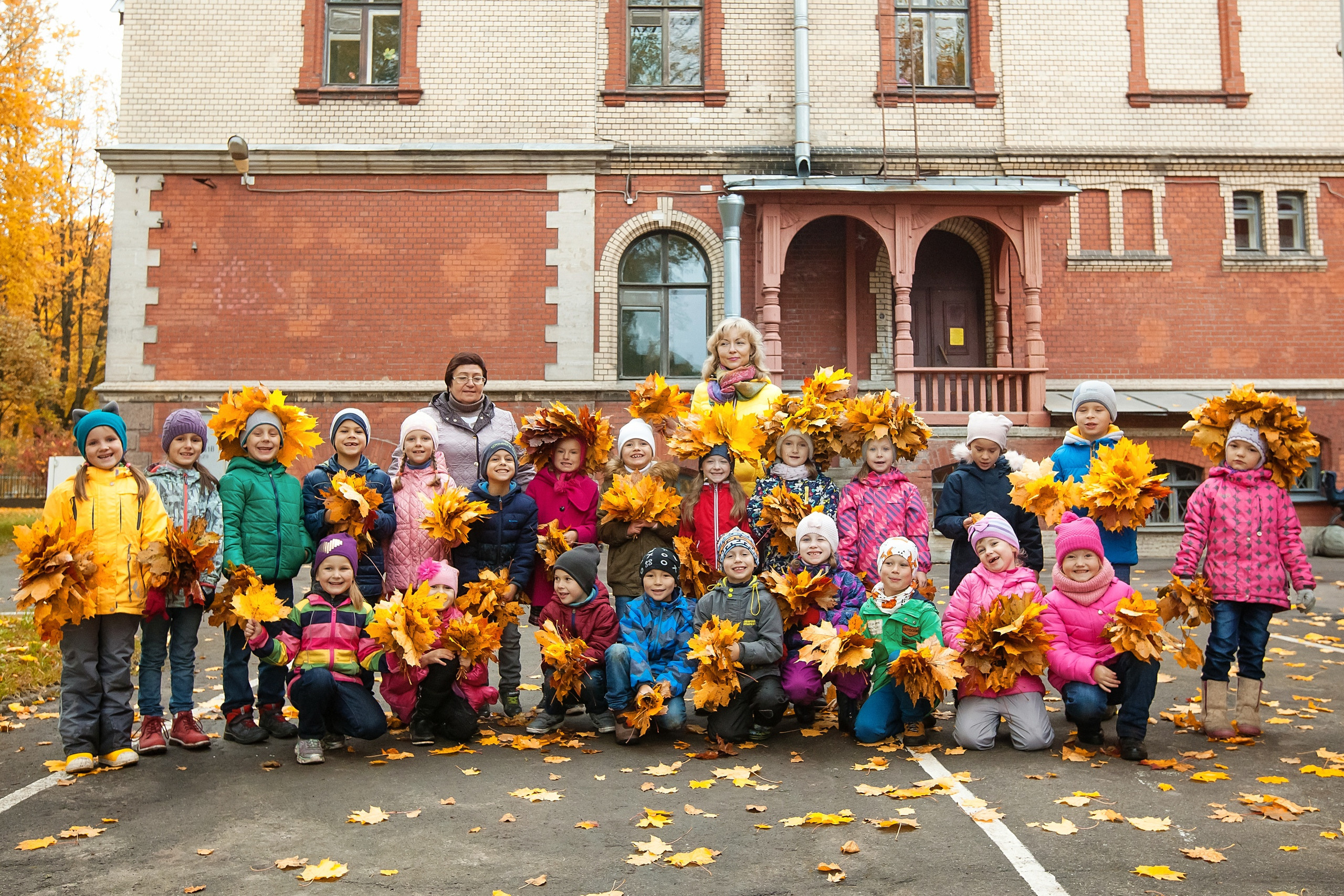 Фотография для выпускных альбомов в детском саду в выпускной группе в подготовительной группе осенние фотографии детей 