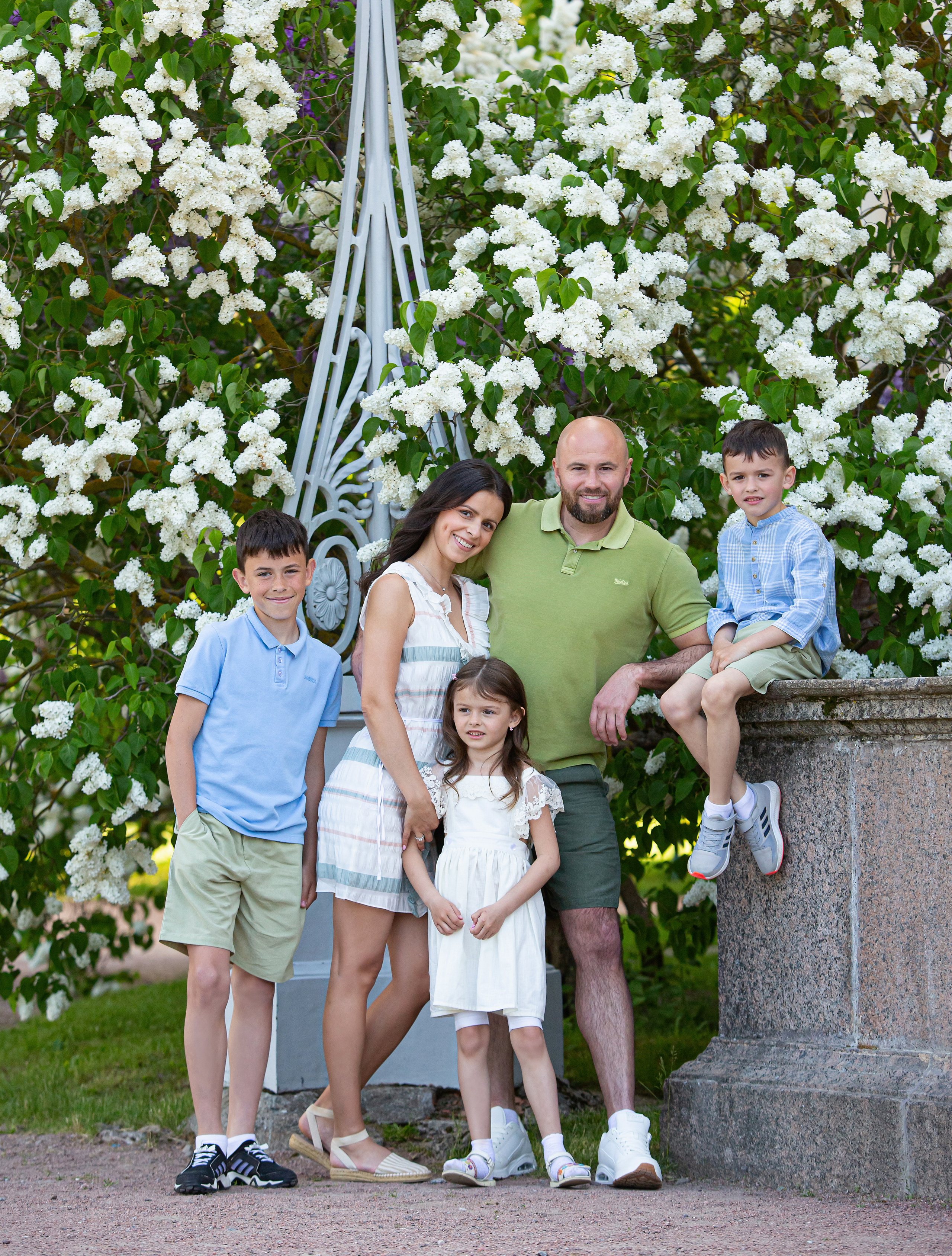 Красивая семейная прогулка. Свадебный, семейный, детский фотограф в Санкт-Петербурге