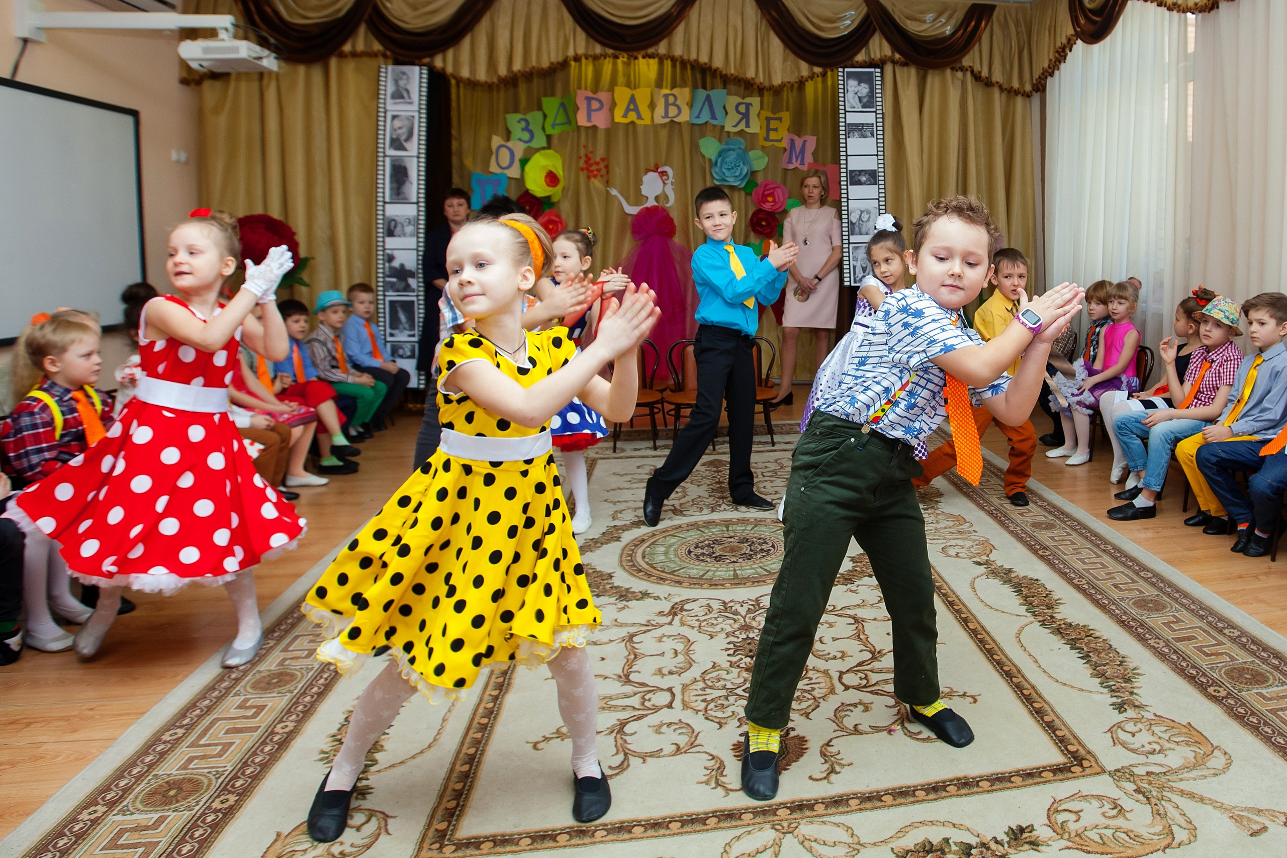 Фотография для выпускных альбомов в детском саду в выпускной группе в подготовительной группе детей фотограф для выпускных альбомов фото детей мастер-класс в детском саду краски портреты детей праздник в детском саду новый год в детском саду