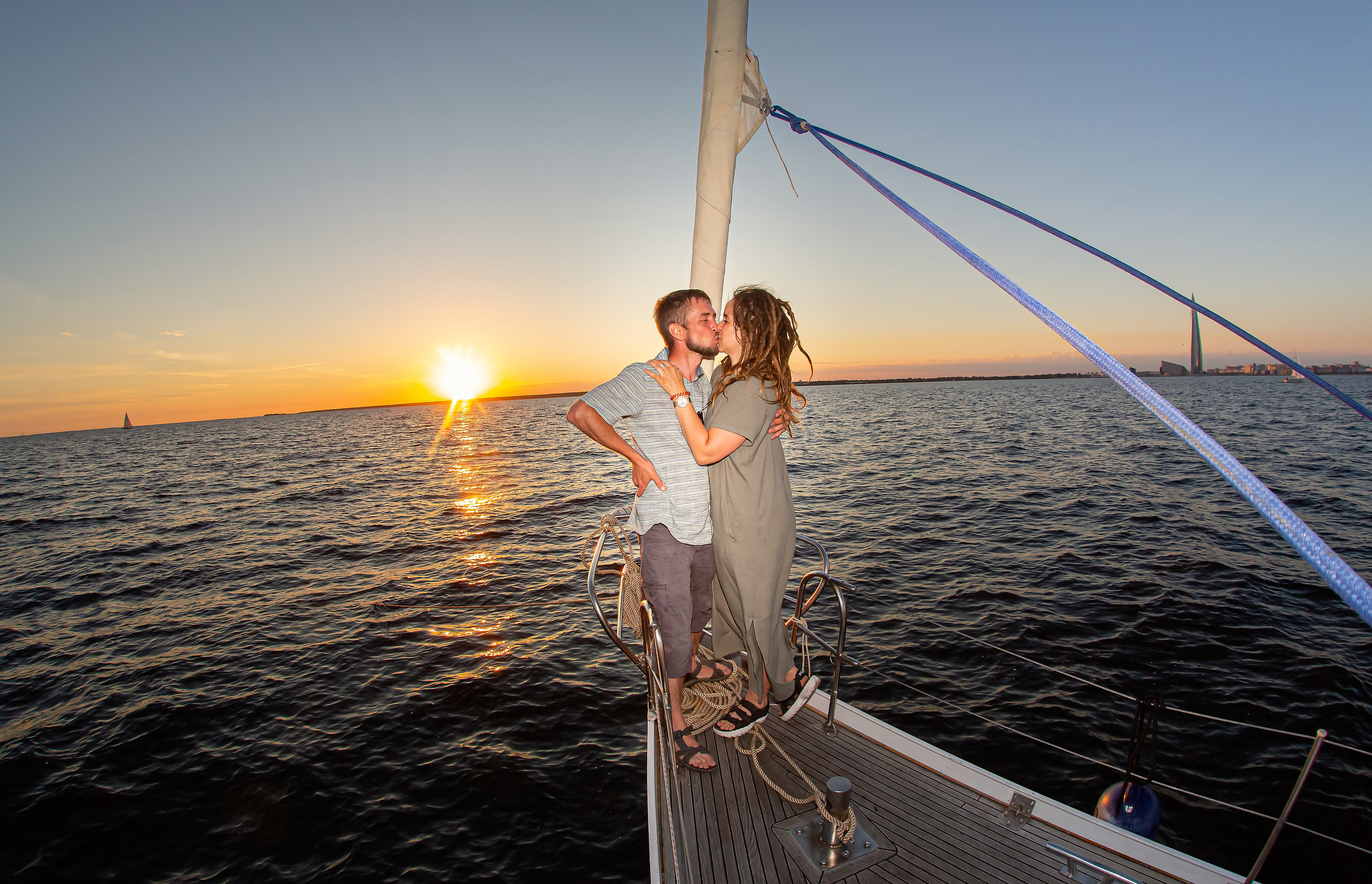 Семейная прогулка по заливу на закате. Свадебный, семейный, детский фотограф в Санкт-Петербурге