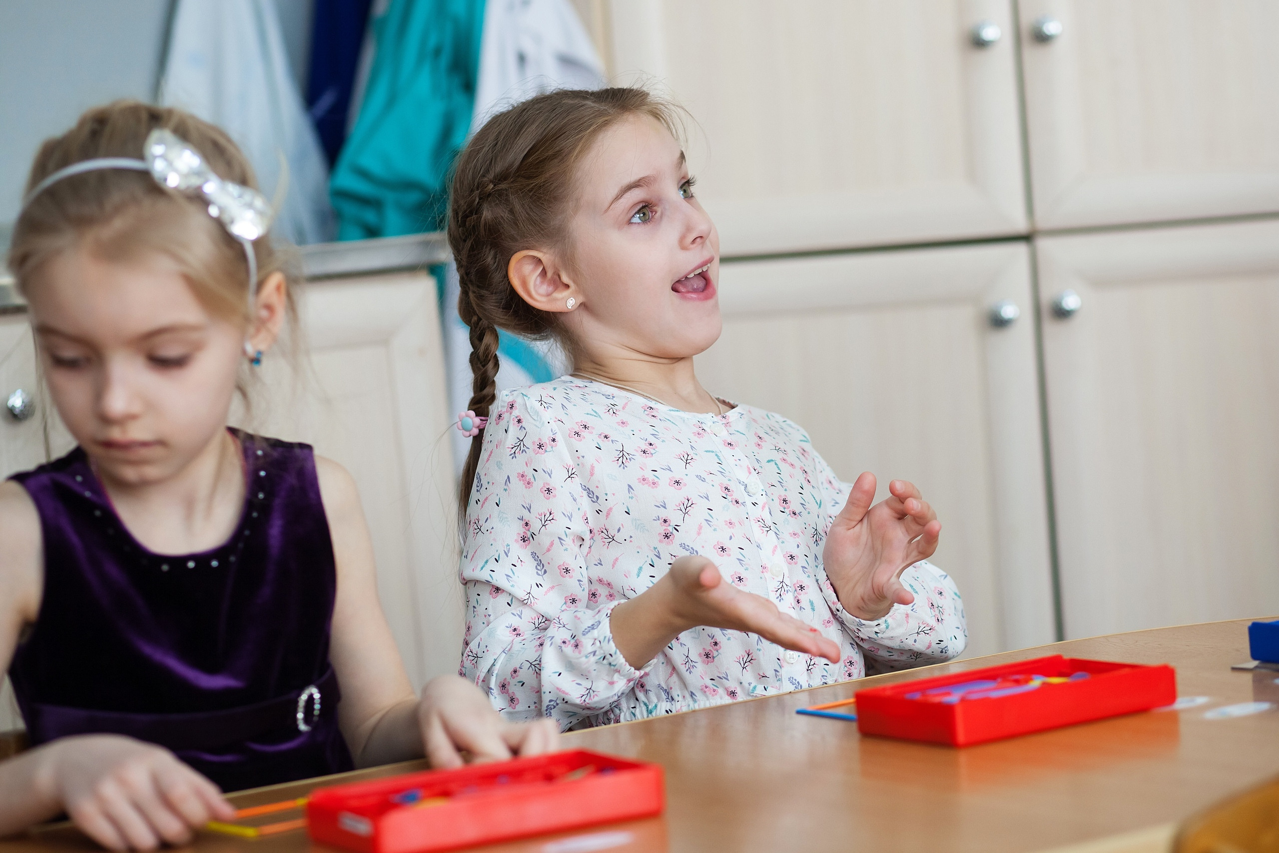 Фотография для выпускных альбомов в детском саду в выпускной группе в подготовительной группе детей фотограф для выпускных альбомов фото детей в группе мастер-класс детский портрет занятия в детском саду игры в детском саду