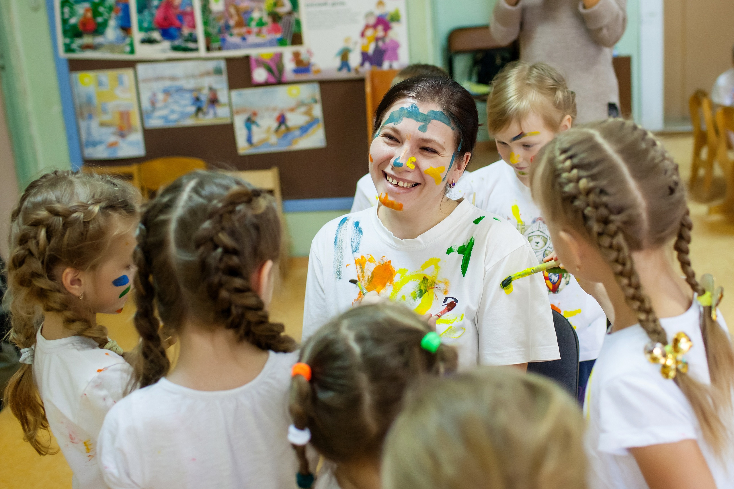 Фотография для выпускных альбомов в детском саду в выпускной группе в подготовительной группе детей фотограф для выпускных альбомов фото детей мастер-класс в детском саду краски