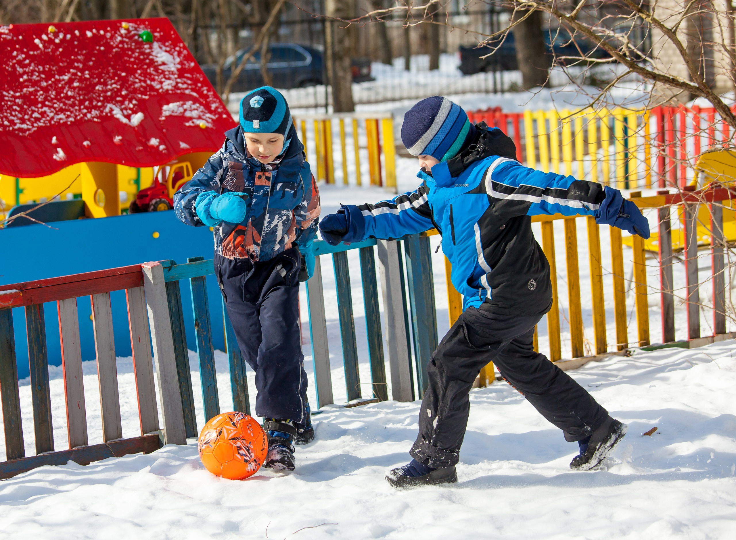Фотография для выпускных альбомов в детском саду в выпускной группе в подготовительной группе детей фотограф для выпускных альбомов фото детей зимой зимние портреты