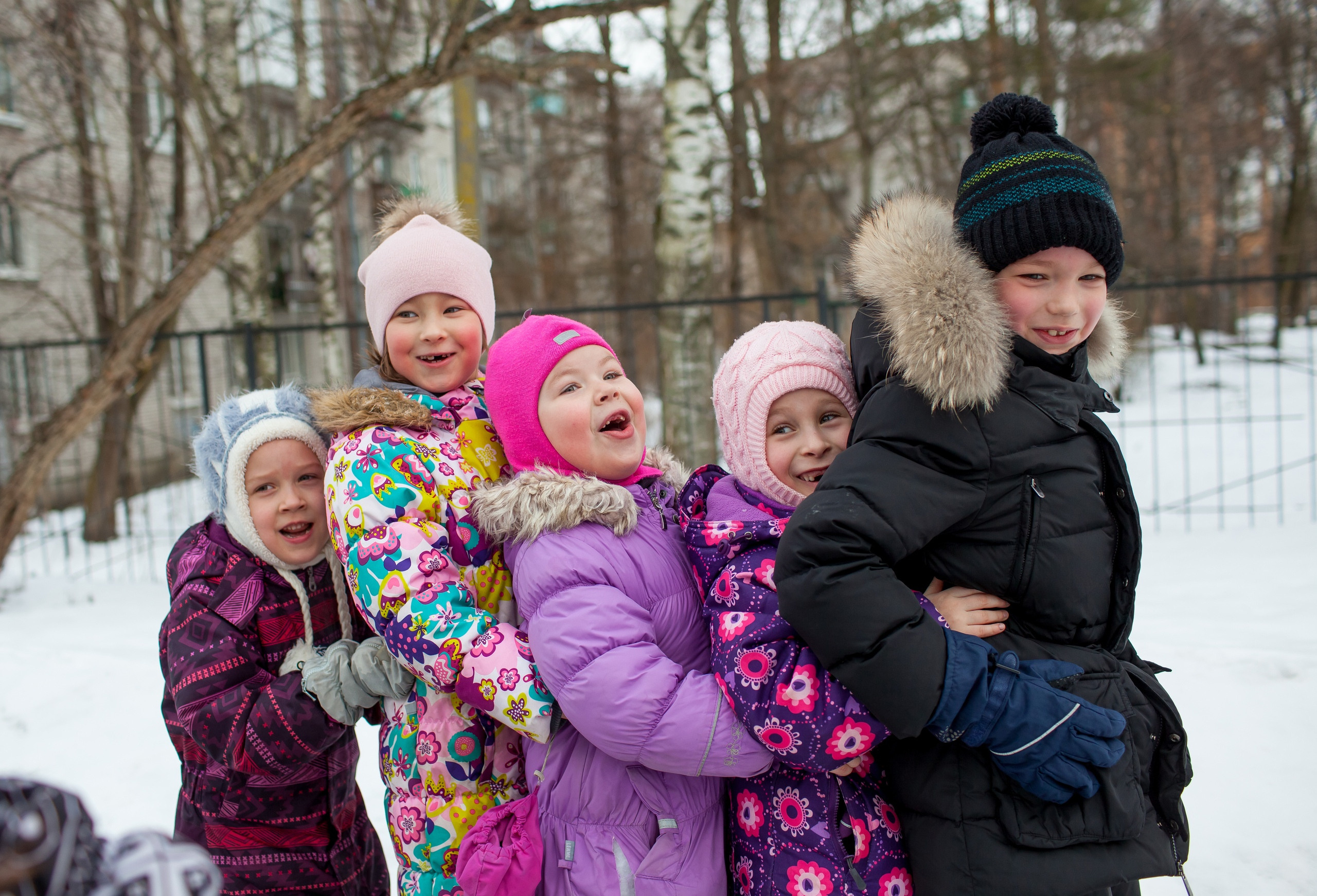 Фотография для выпускных альбомов в детском саду в выпускной группе в подготовительной группе детей фотограф для выпускных альбомов фото детей зимой зимние портреты