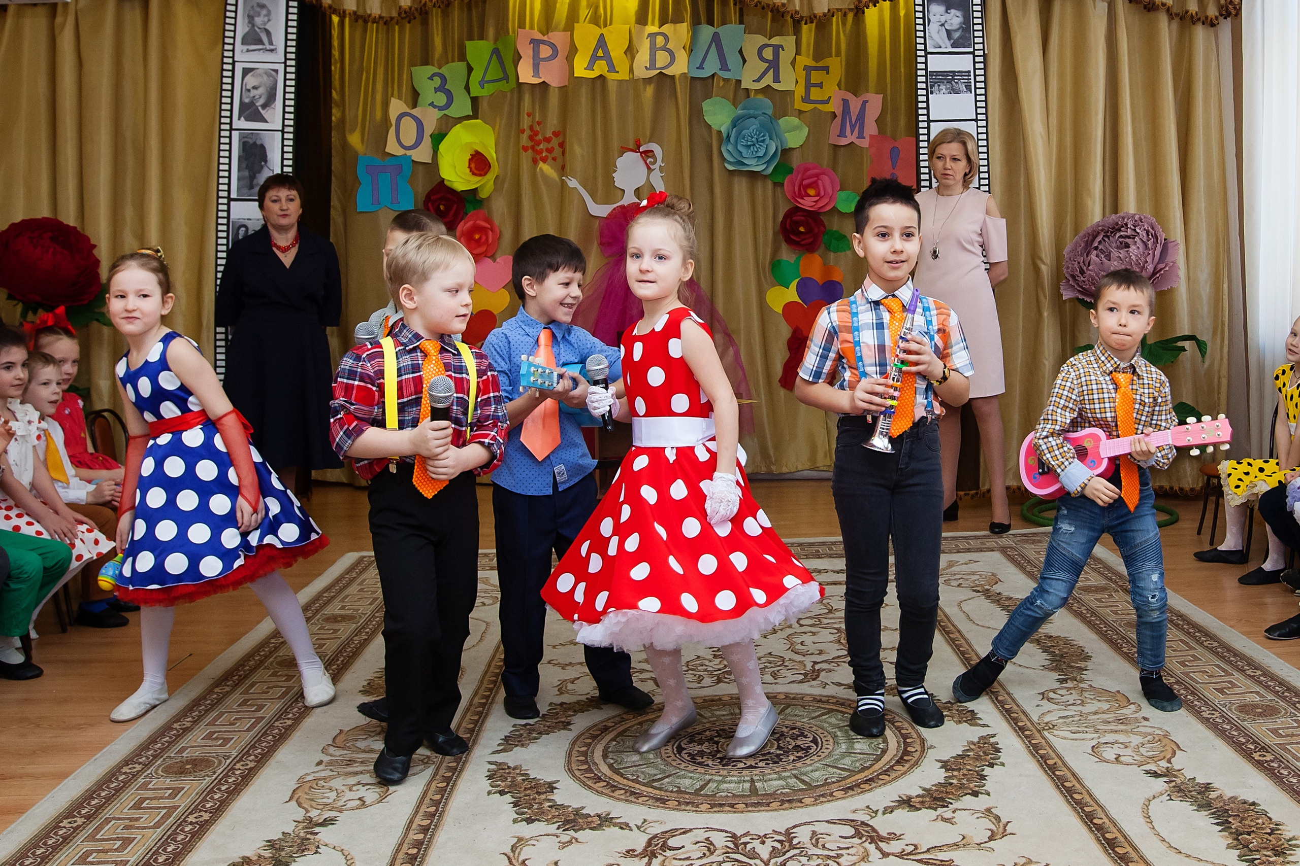 Фотография для выпускных альбомов в детском саду в выпускной группе в подготовительной группе детей фотограф для выпускных альбомов фото детей мастер-класс в детском саду краски портреты детей праздник в детском саду новый год в детском саду