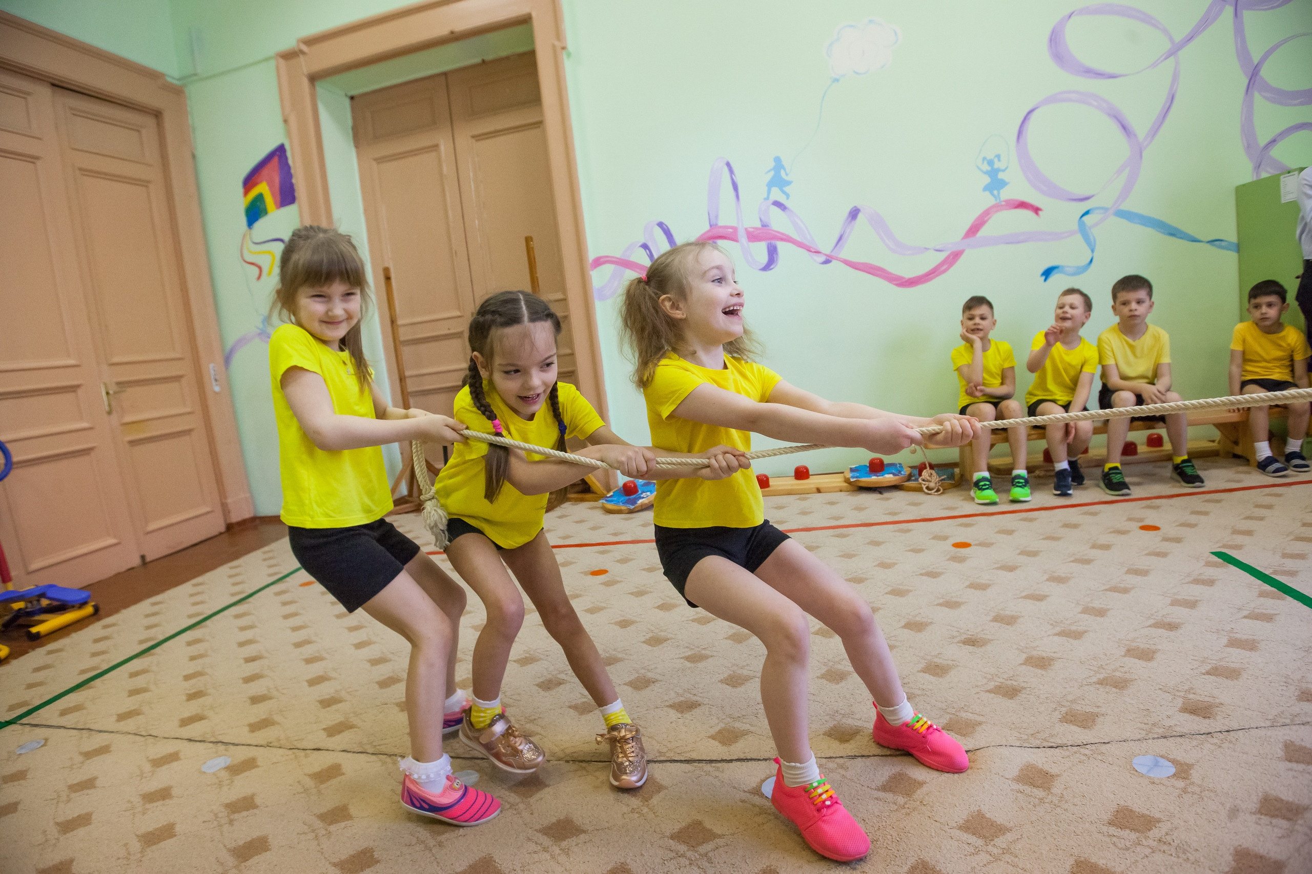 Фотография для выпускных альбомов в детском саду в выпускной группе в подготовительной группе детей фотограф для выпускных альбомов фото детей в группе мастер-класс детский портрет занятия в детском саду игры в детском саду физкультура в детском саду