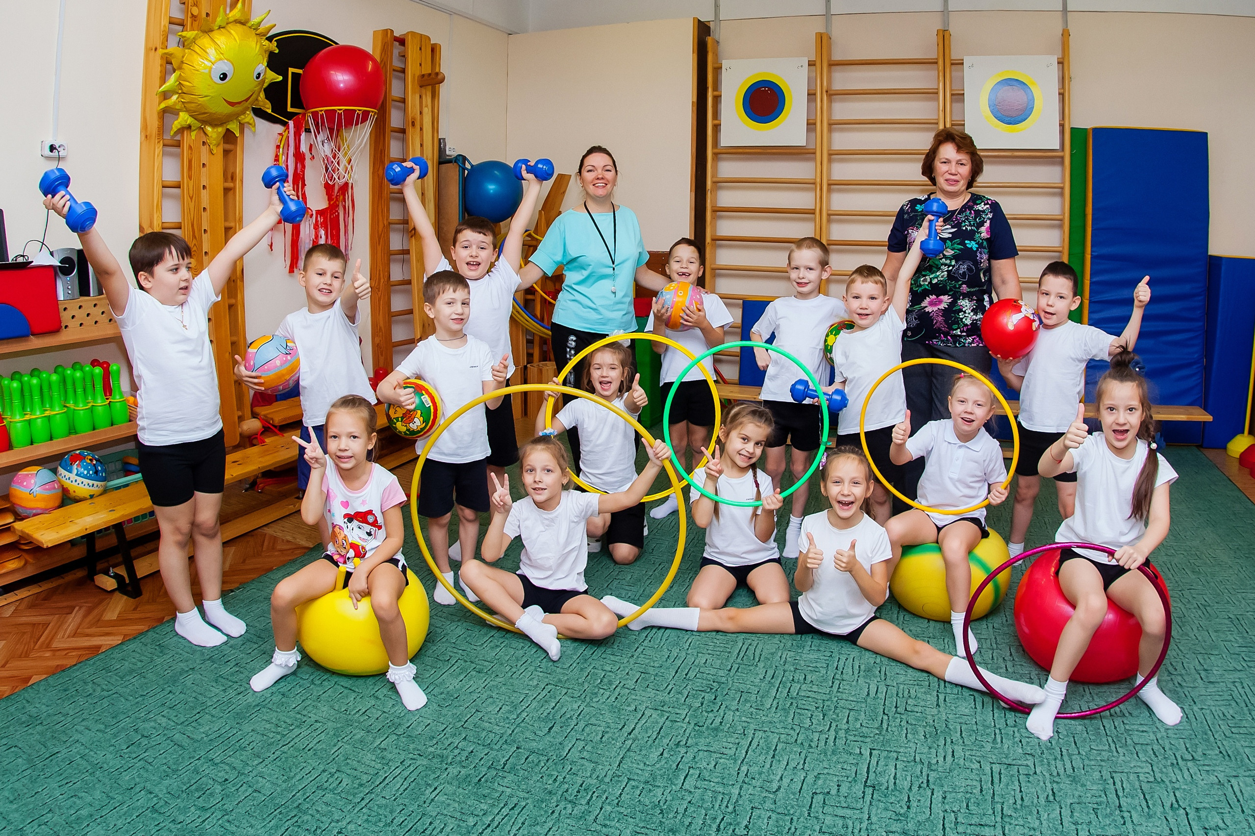 Фотография для выпускных альбомов в детском саду в выпускной группе в подготовительной группе детей фотограф для выпускных альбомов фото детей в группе мастер-класс детский портрет занятия в детском саду игры в детском саду