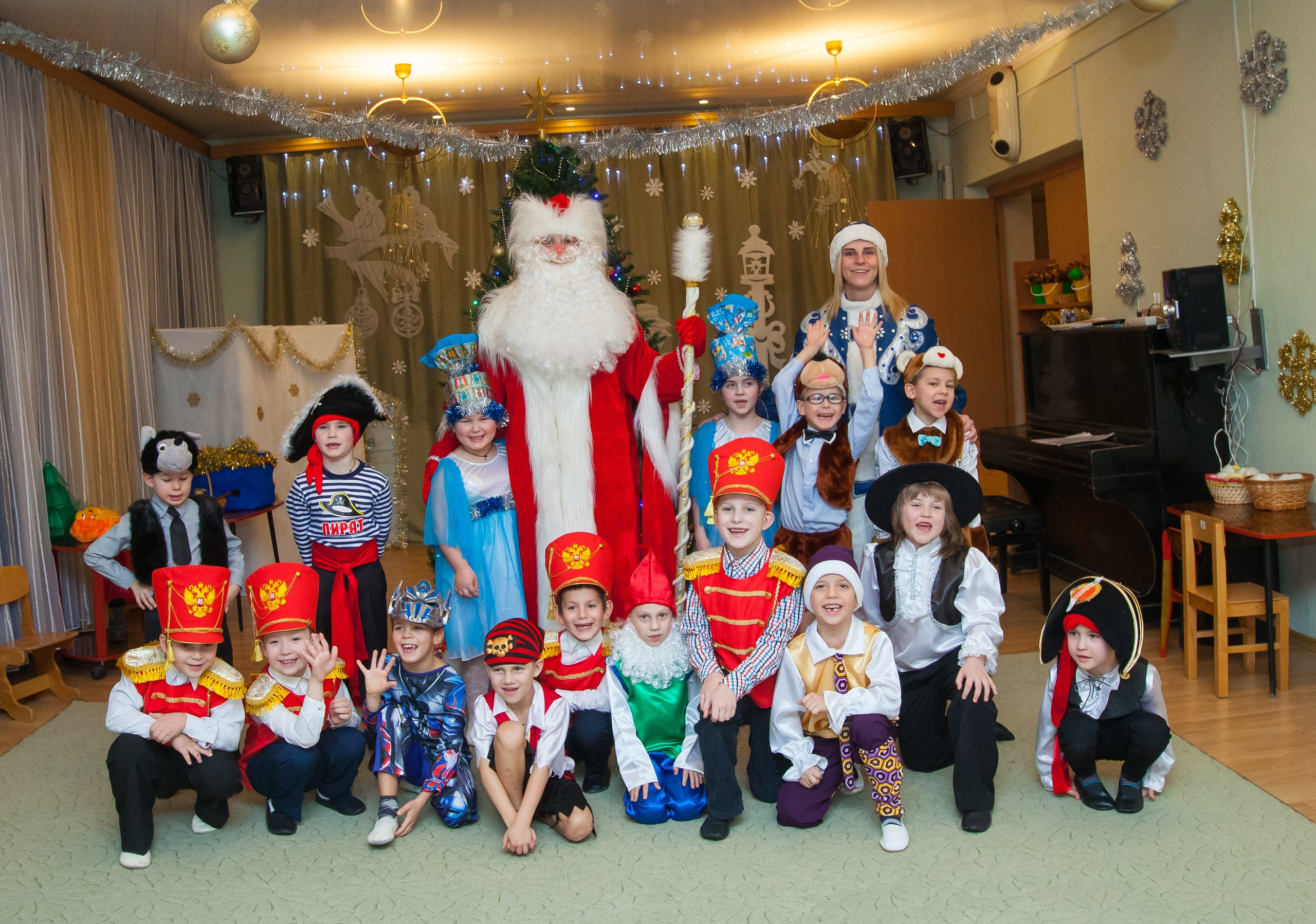 Фотография для выпускных альбомов в детском саду в выпускной группе в подготовительной группе детей фотограф для выпускных альбомов фото детей мастер-класс в детском саду краски портреты детей праздник в детском саду новый год в детском саду