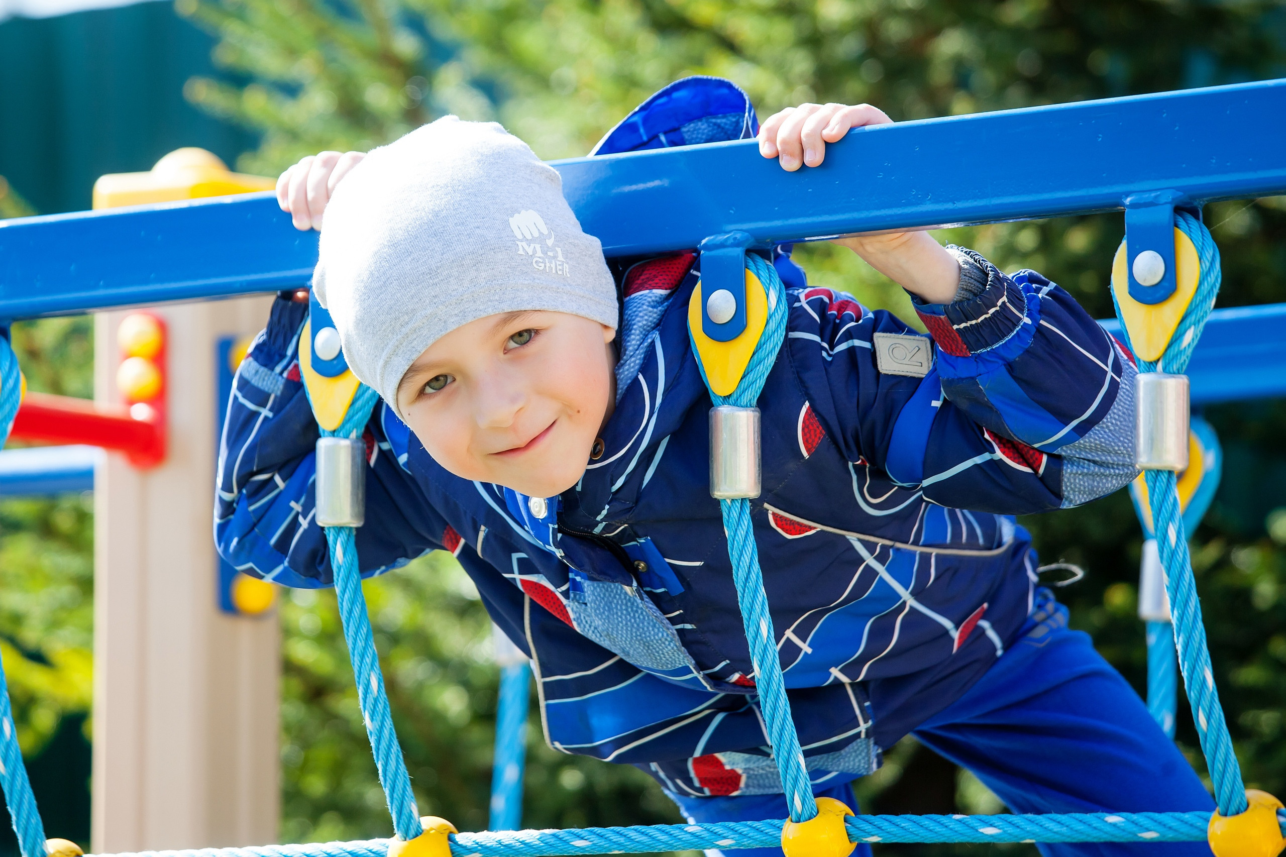 Фотография для выпускных альбомов в детском саду в выпускной группе в подготовительной группе детей фотограф для выпускных альбомов фото детей в бассейне бассейн в детском саду физкультура на улице