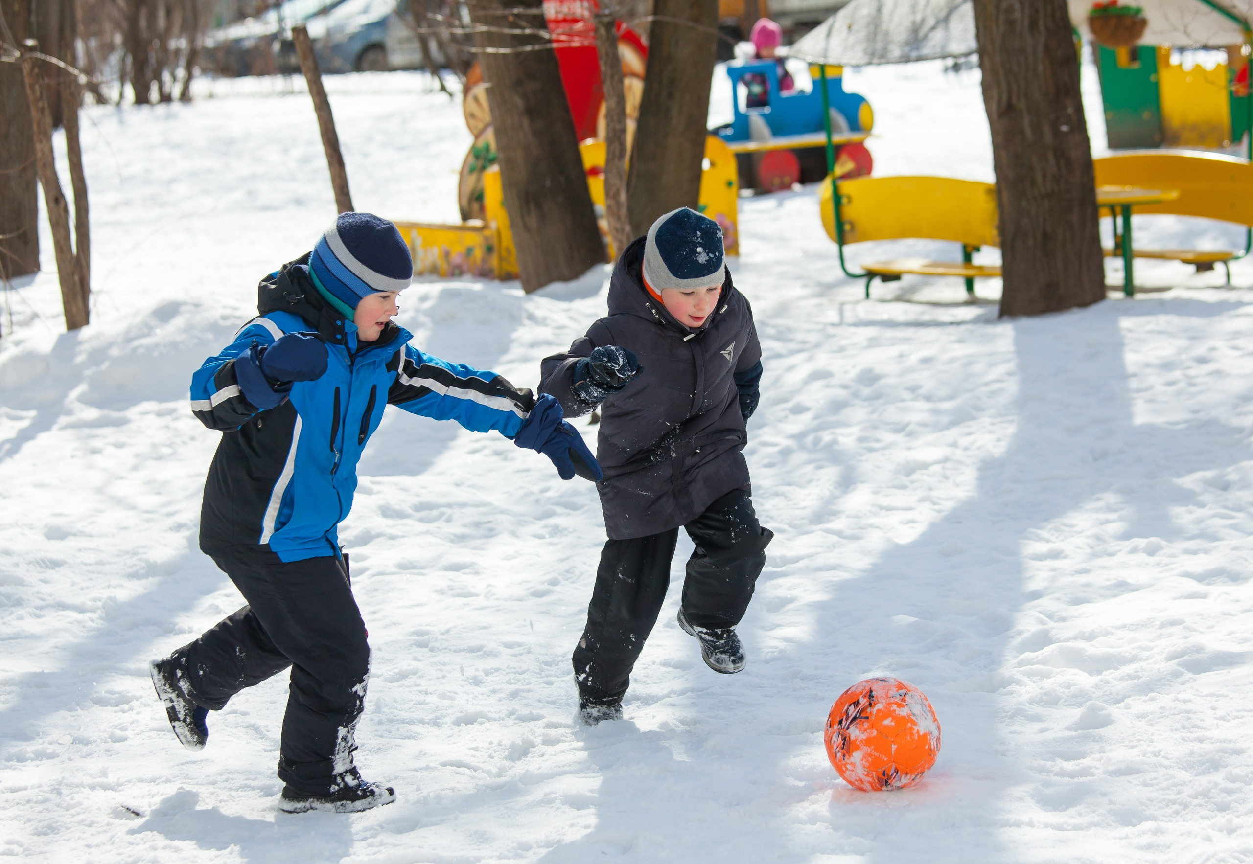 Фотография для выпускных альбомов в детском саду в выпускной группе в подготовительной группе детей фотограф для выпускных альбомов фото детей зимой зимние портреты