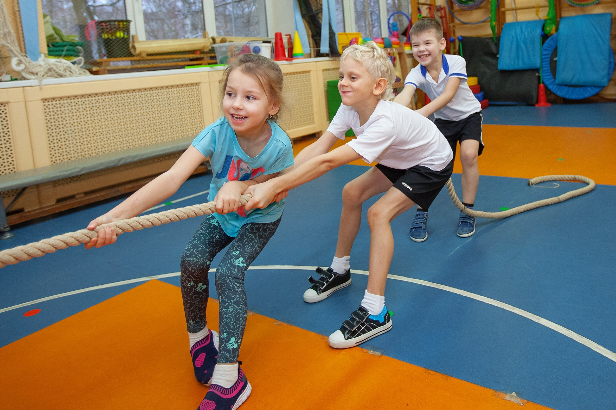 Фотография для выпускных альбомов в детском саду в выпускной группе в подготовительной группе детей фотограф для выпускных альбомов фото детей в группе мастер-класс детский портрет занятия в детском саду игры в детском саду физкультура в детском саду