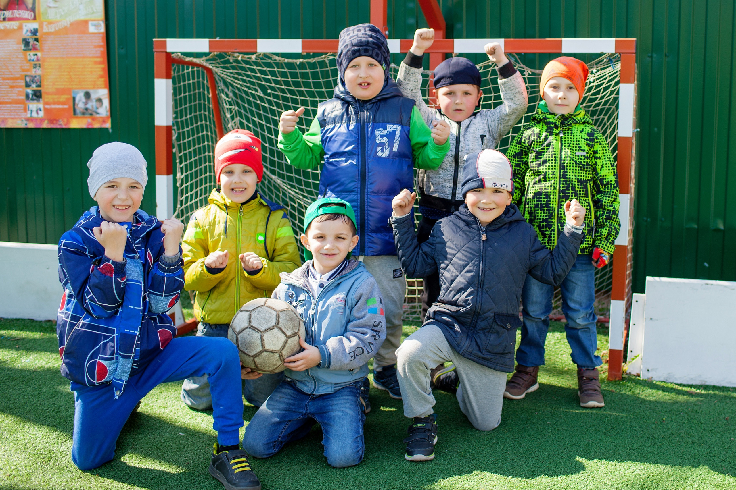 Фотография для выпускных альбомов в детском саду в выпускной группе в подготовительной группе детей фотограф для выпускных альбомов фото детей в бассейне бассейн в детском саду физкультура на улице
