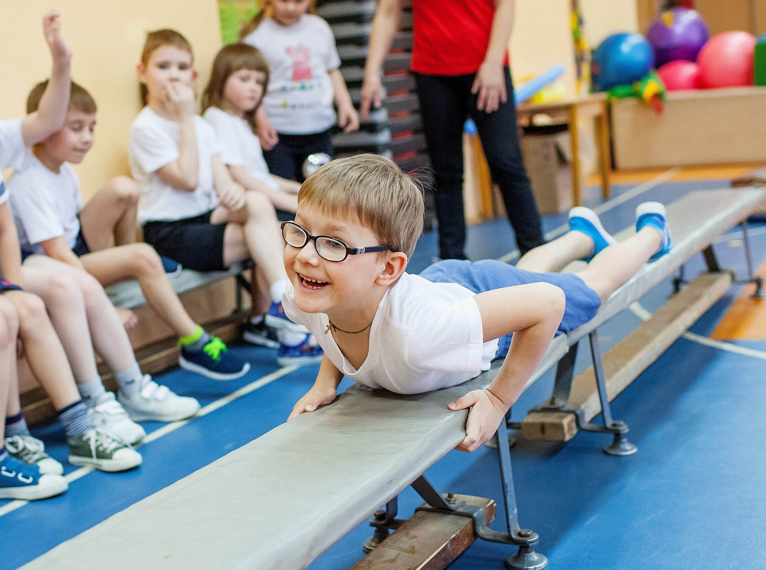 Фотография для выпускных альбомов в детском саду в выпускной группе в подготовительной группе детей фотограф для выпускных альбомов фото детей в группе мастер-класс детский портрет занятия в детском саду игры в детском саду физкультура в детском саду
