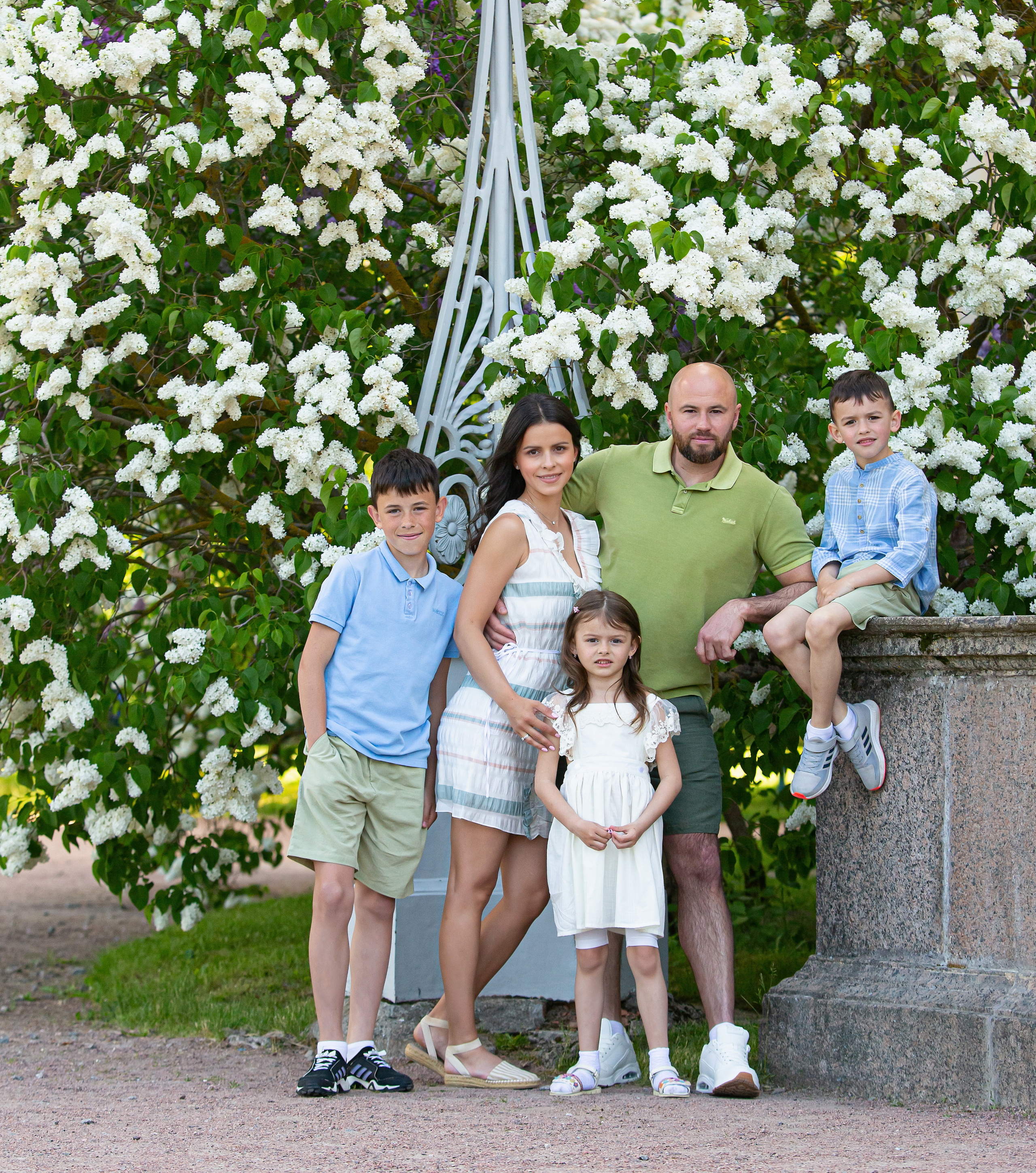 Красивая семейная прогулка. Свадебный, семейный, детский фотограф в Санкт-Петербурге