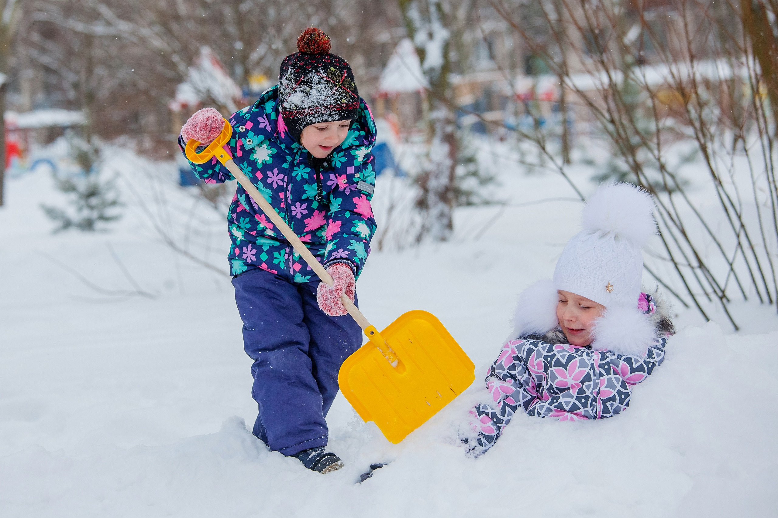 Фотография для выпускных альбомов в детском саду в выпускной группе в подготовительной группе детей фотограф для выпускных альбомов фото детей зимой зимние портреты
