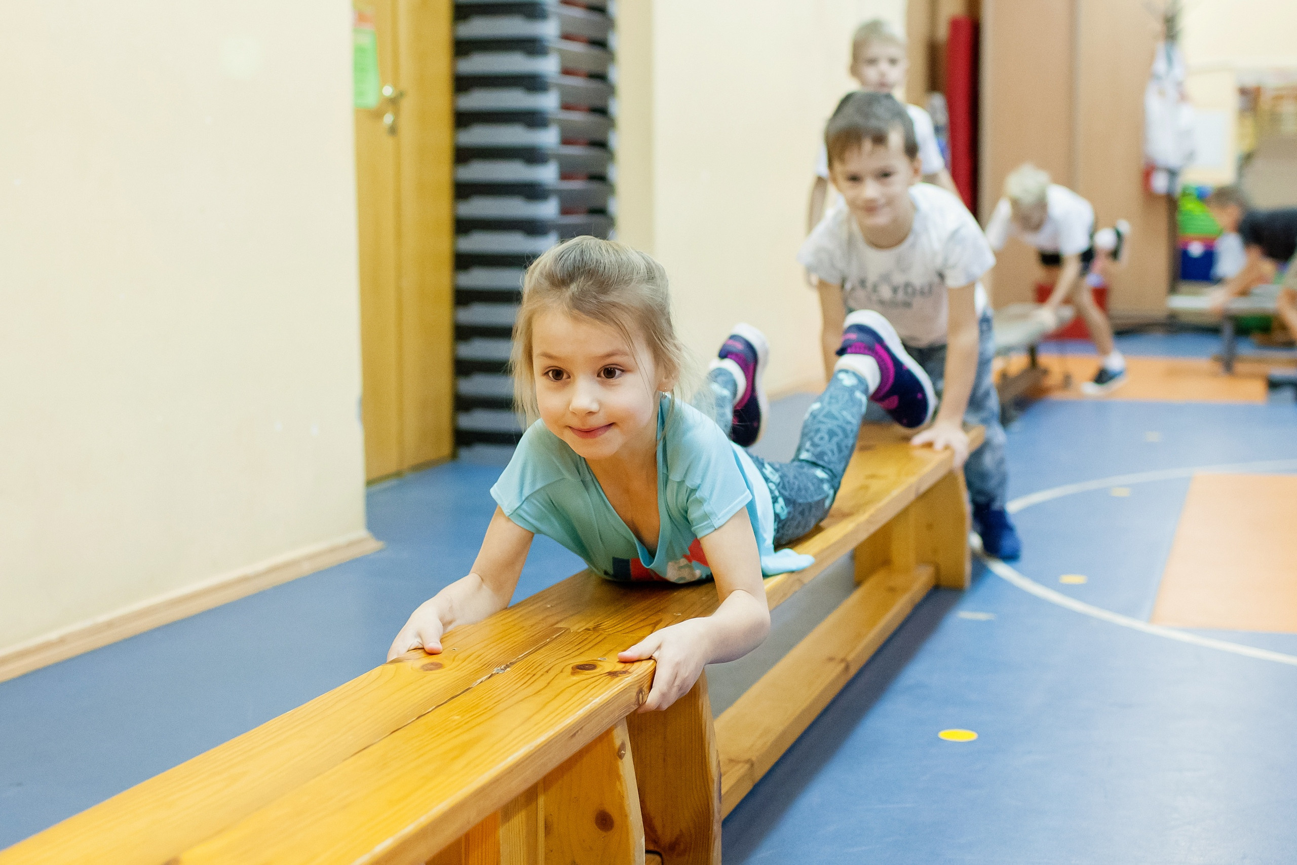 Фотография для выпускных альбомов в детском саду в выпускной группе в подготовительной группе детей фотограф для выпускных альбомов фото детей в группе мастер-класс детский портрет занятия в детском саду игры в детском саду физкультура в детском саду
