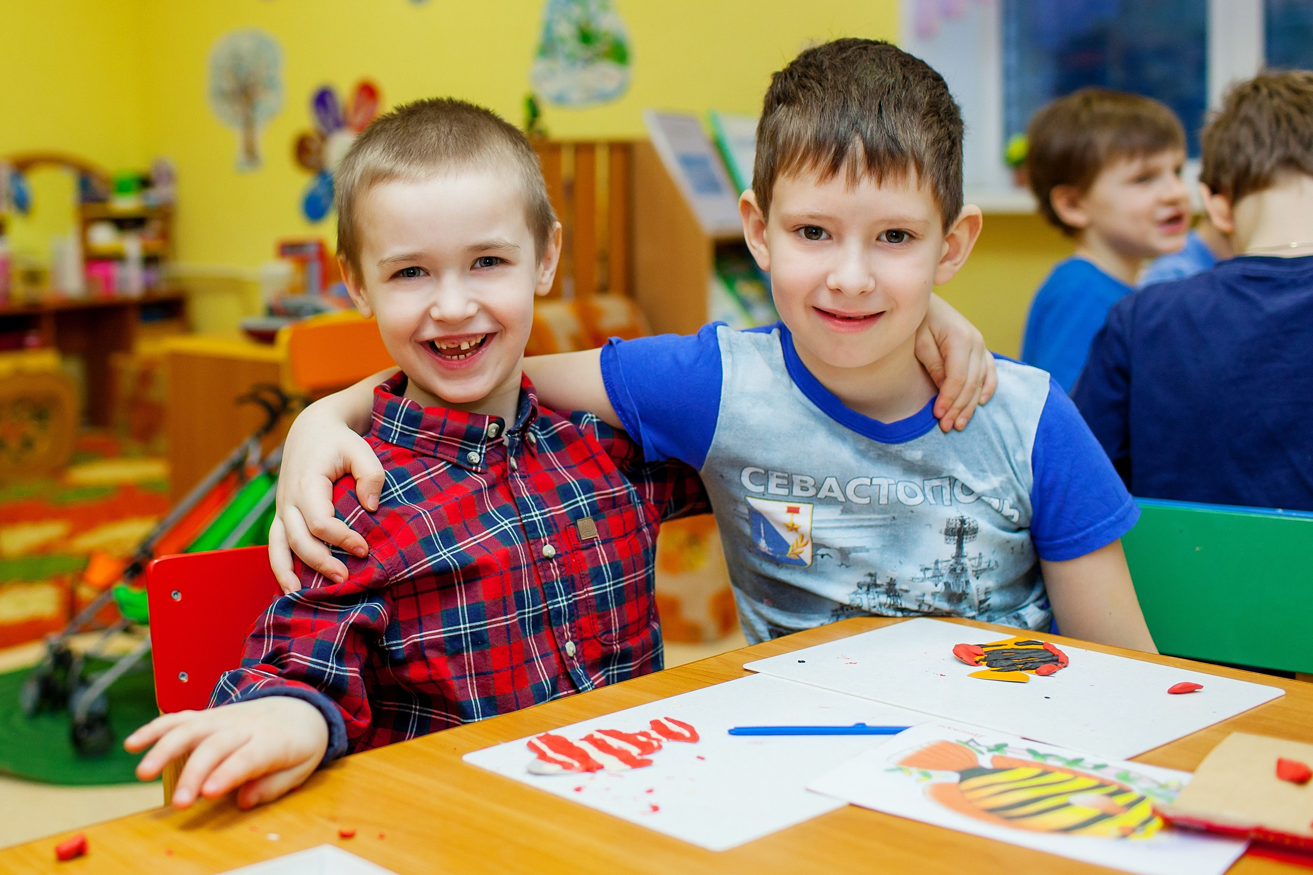 Фотография для выпускных альбомов в детском саду в выпускной группе в подготовительной группе детей фотограф для выпускных альбомов фото детей в группе мастер-класс детский портрет занятия в детском саду