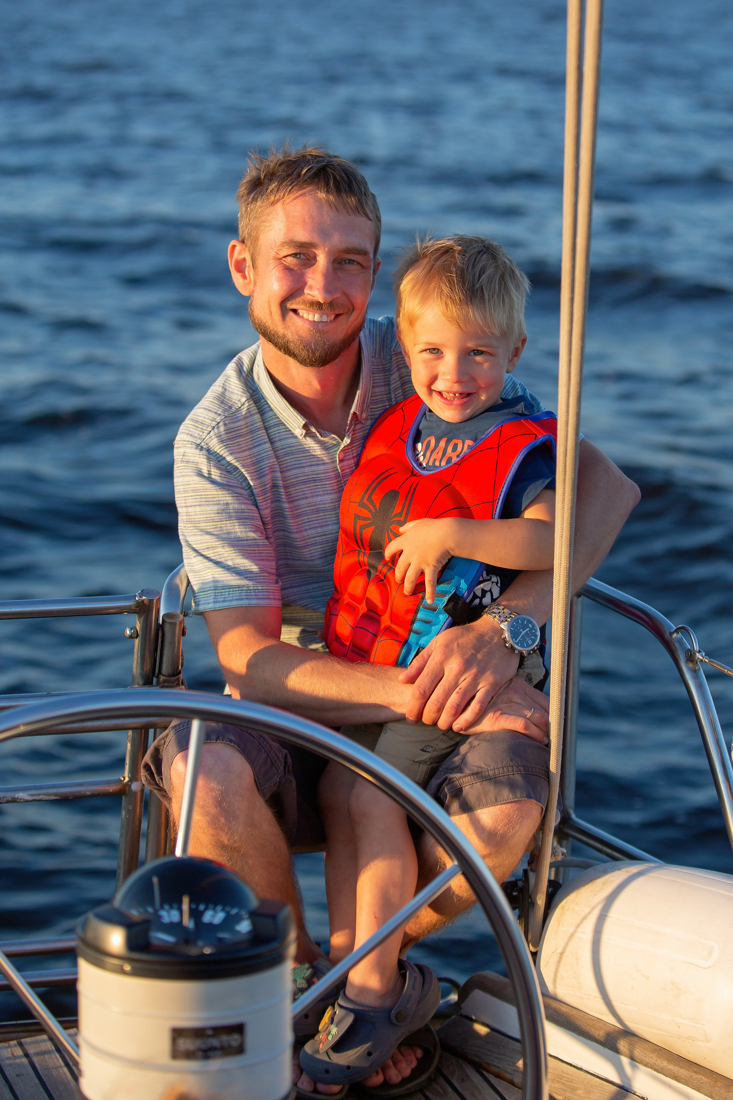 Семейная прогулка по заливу на закате. Свадебный, семейный, детский фотограф в Санкт-Петербурге