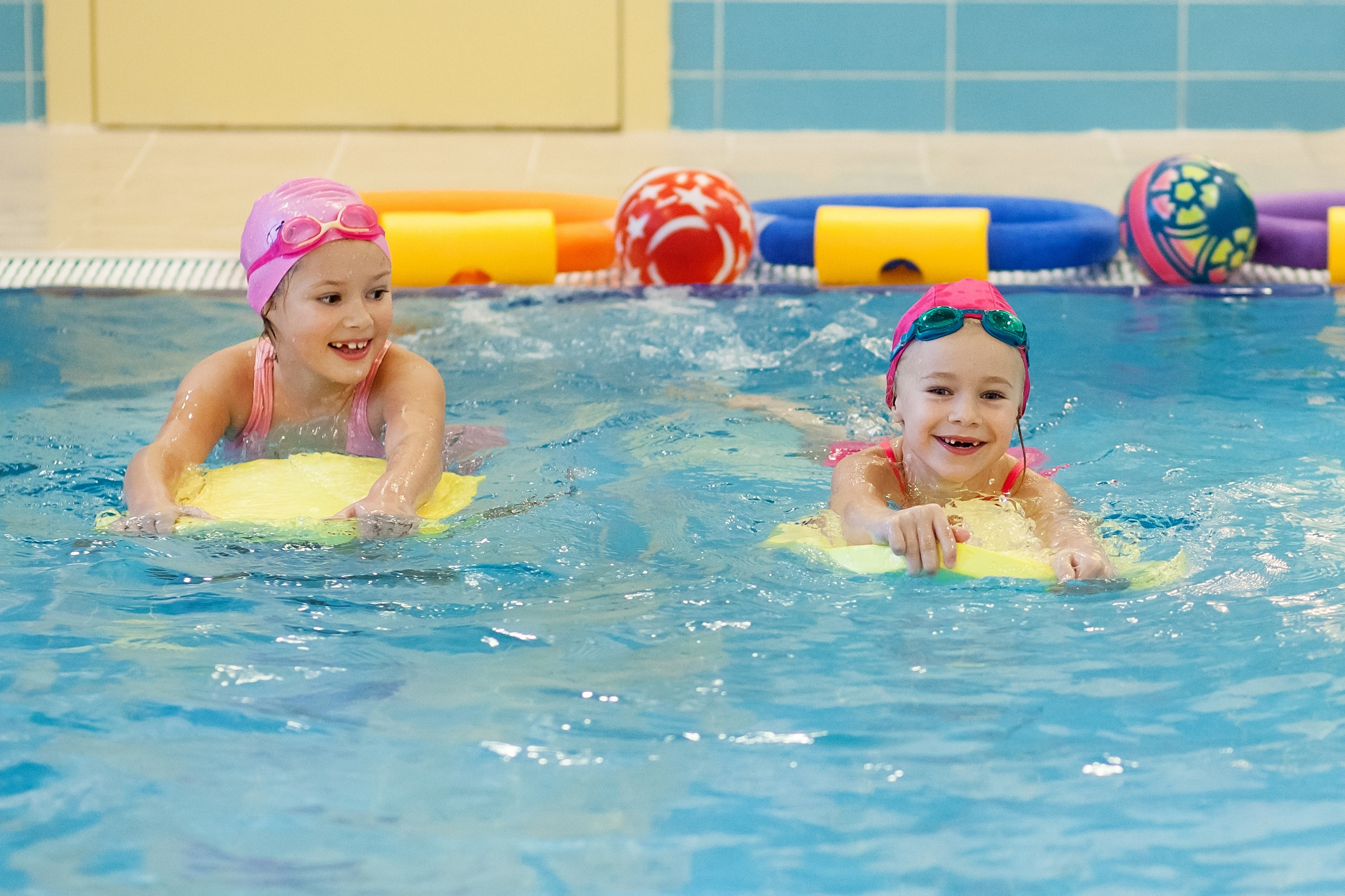 Фотография для выпускных альбомов в детском саду в выпускной группе в подготовительной группе детей фотограф для выпускных альбомов фото детей в бассейне бассейн в детском саду