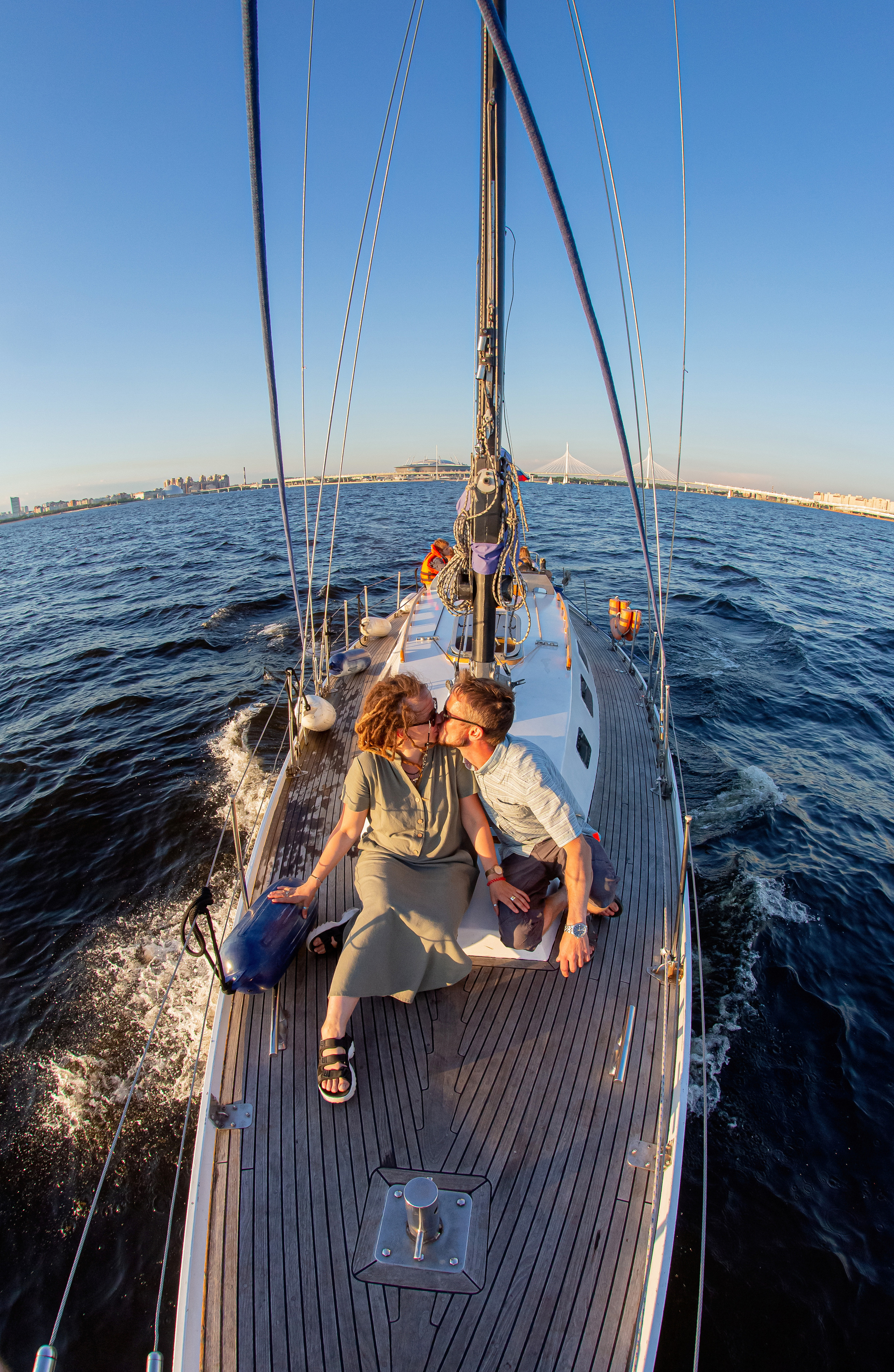 Семейная прогулка по заливу на закате. Свадебный, семейный, детский фотограф в Санкт-Петербурге