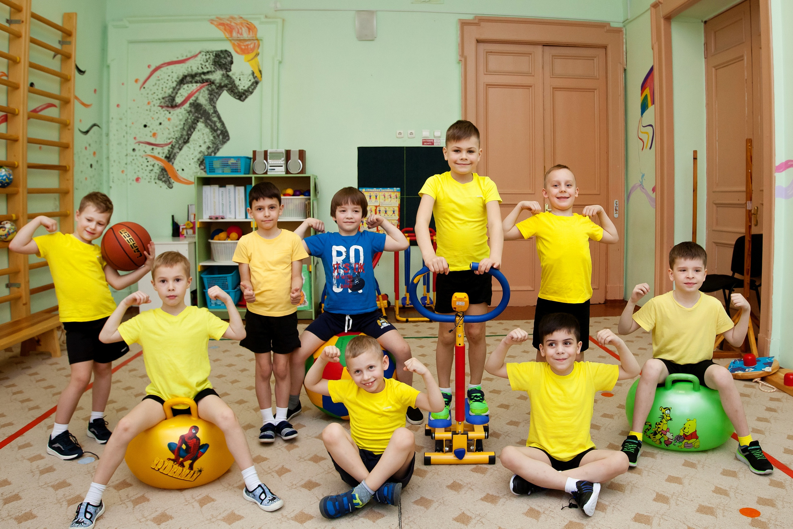 Фотография для выпускных альбомов в детском саду в выпускной группе в подготовительной группе детей фотограф для выпускных альбомов фото детей в группе мастер-класс детский портрет занятия в детском саду игры в детском саду физкультура в детском саду