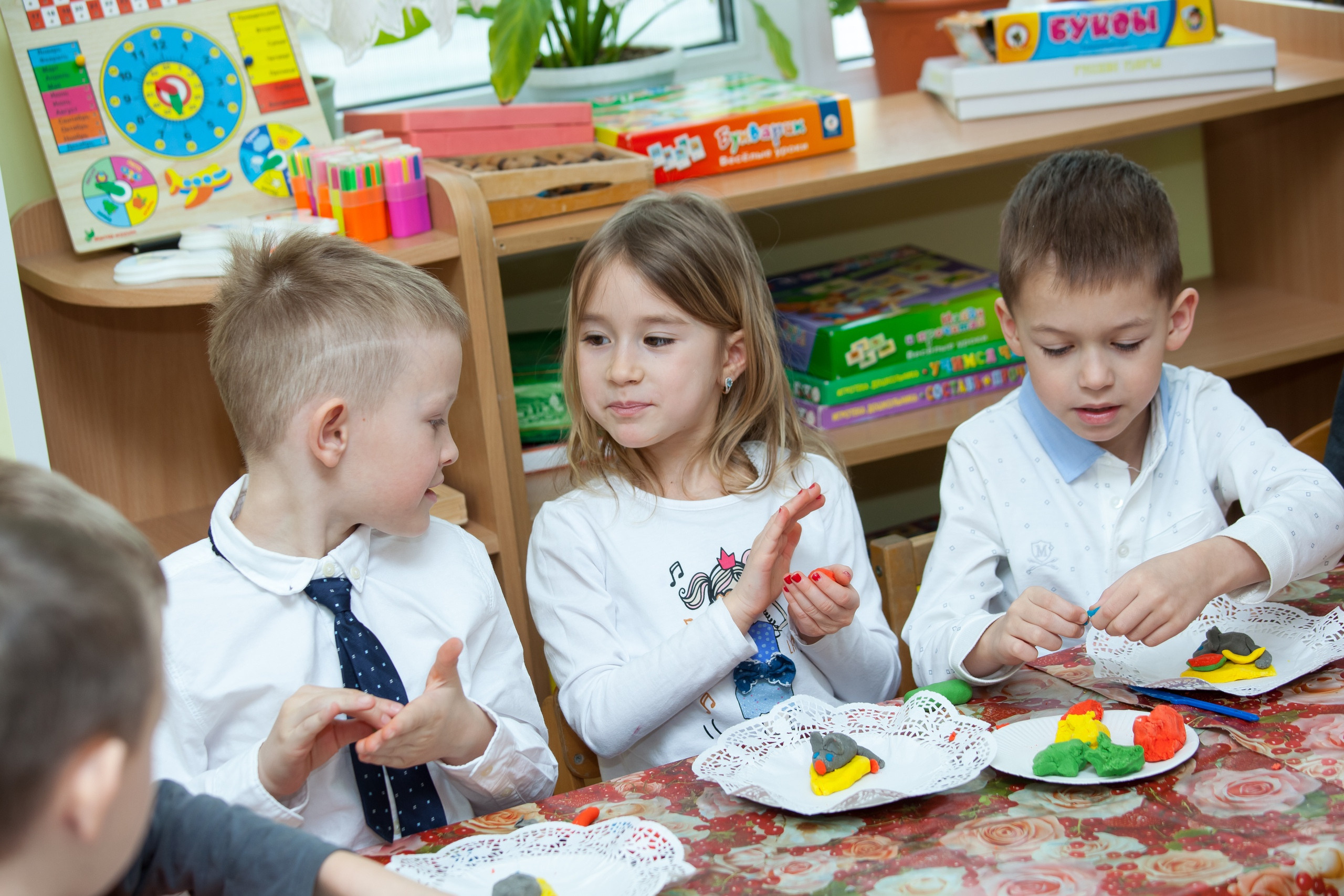Фотография для выпускных альбомов в детском саду в выпускной группе в подготовительной группе детей фотограф для выпускных альбомов фото детей в группе мастер-класс детский портрет занятия в детском саду игры в детском саду