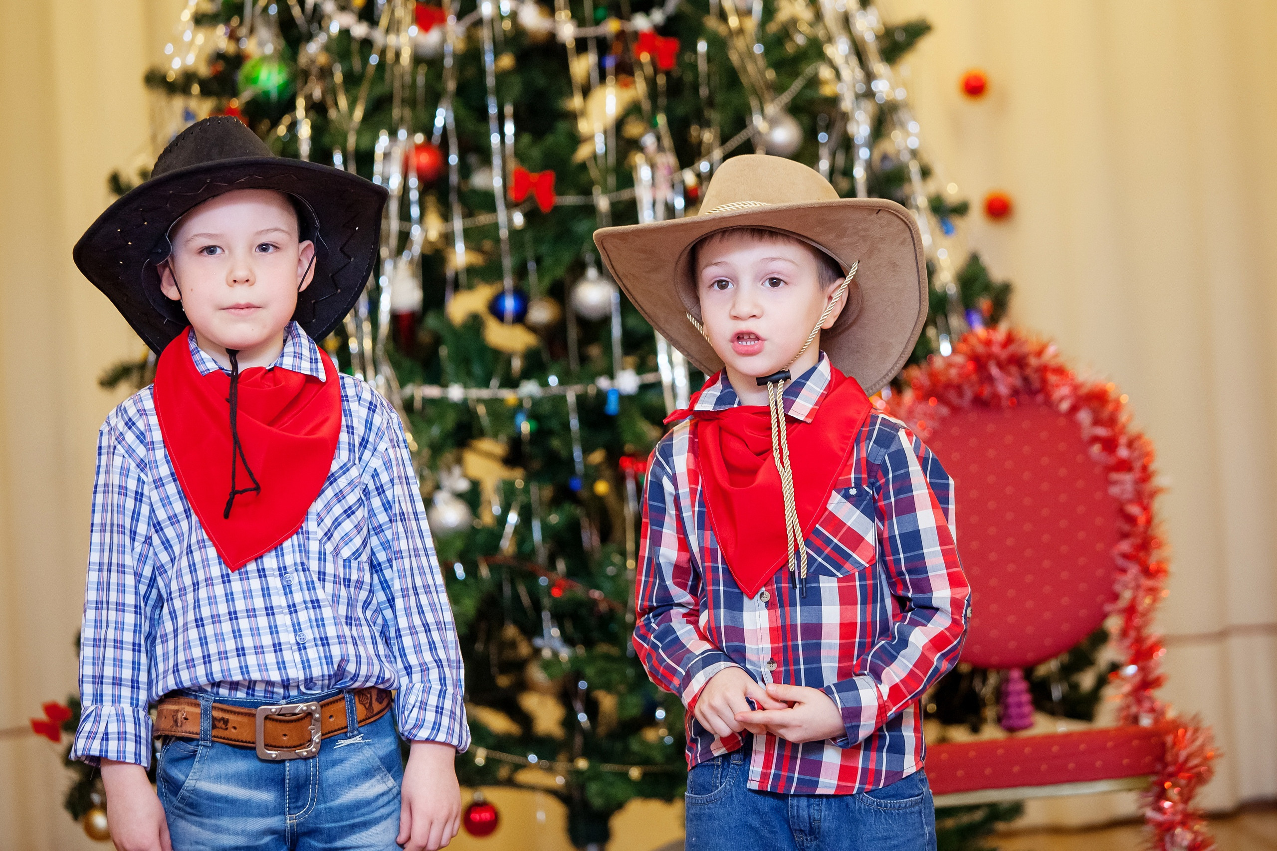 Фотография для выпускных альбомов в детском саду в выпускной группе в подготовительной группе детей фотограф для выпускных альбомов фото детей мастер-класс в детском саду краски портреты детей праздник в детском саду новый год в детском саду