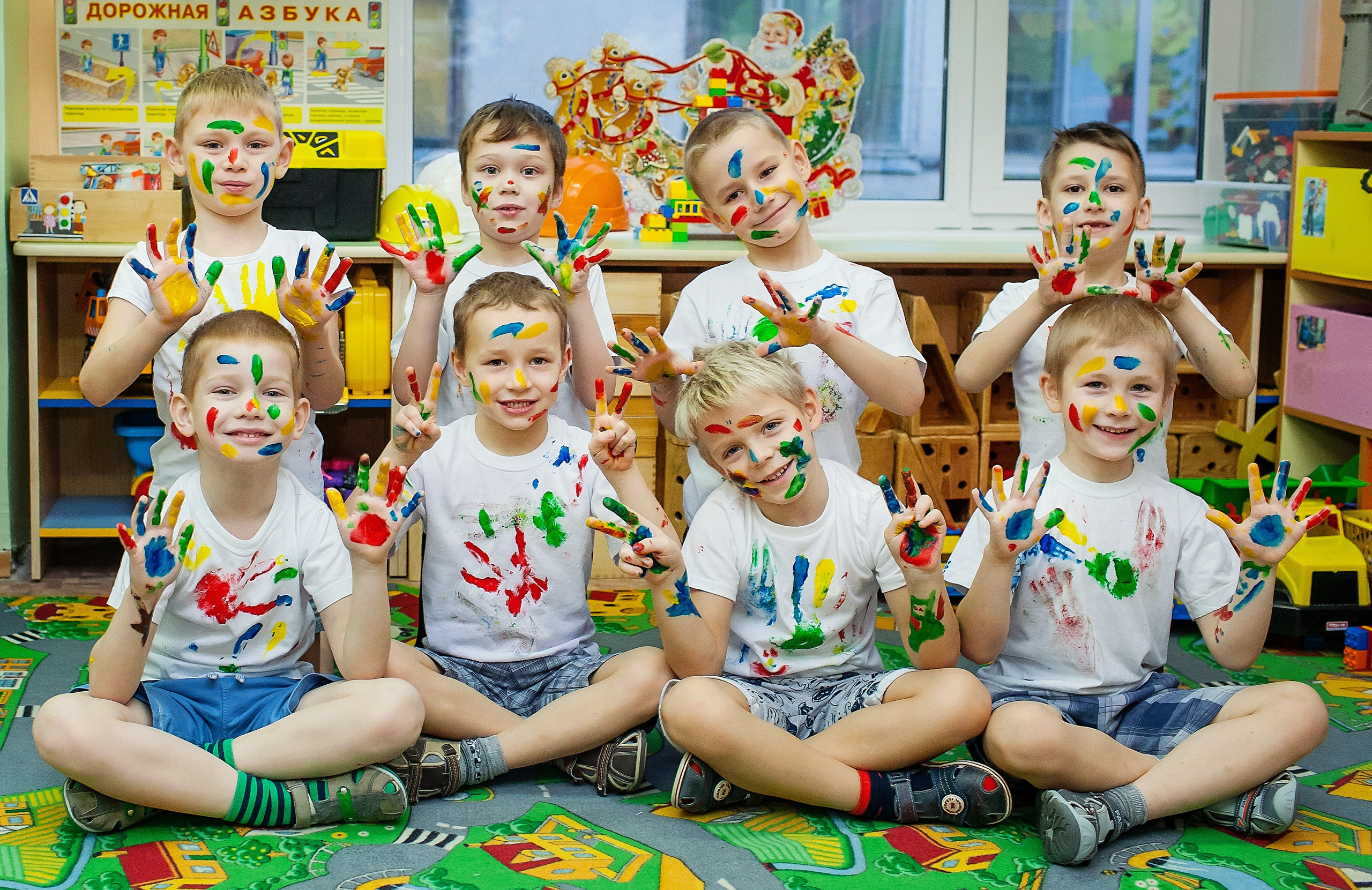 Фотография для выпускных альбомов в детском саду в выпускной группе в подготовительной группе детей фотограф для выпускных альбомов фото детей мастер-класс в детском саду краски портреты детей