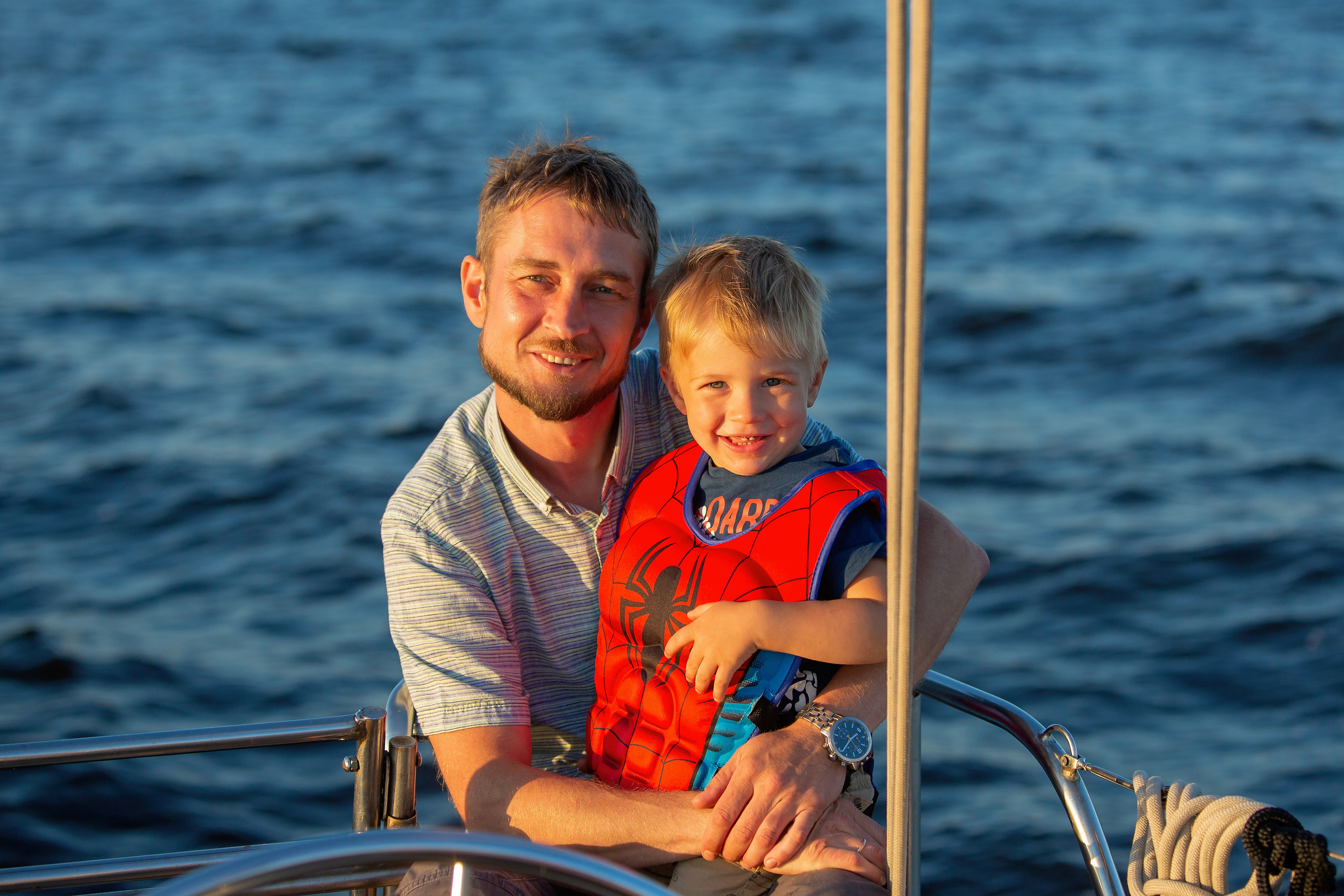 Семейная прогулка по заливу на закате. Свадебный, семейный, детский фотограф в Санкт-Петербурге