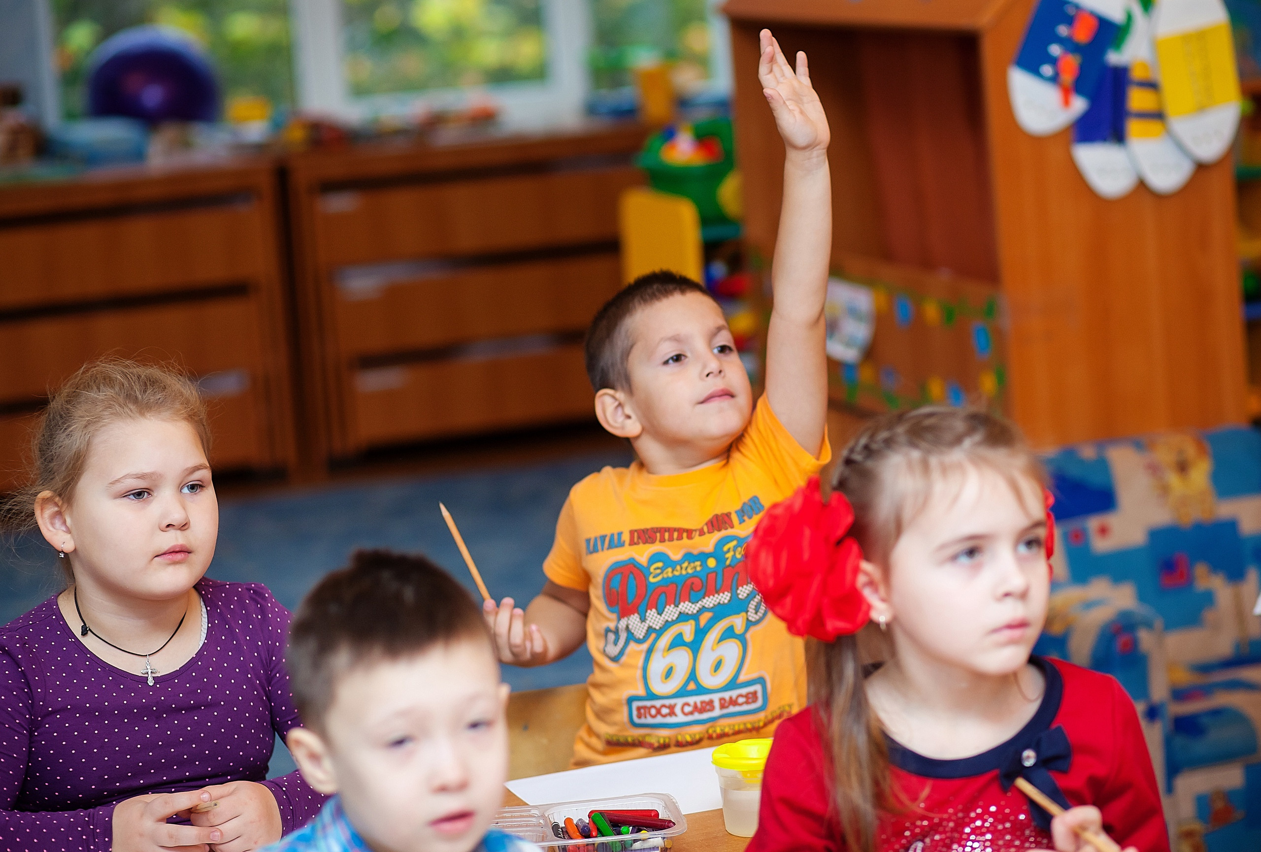 Фотография для выпускных альбомов в детском саду в выпускной группе в подготовительной группе детей фотограф для выпускных альбомов фото детей в группе мастер-класс детский портрет занятия в детском саду игры в детском саду