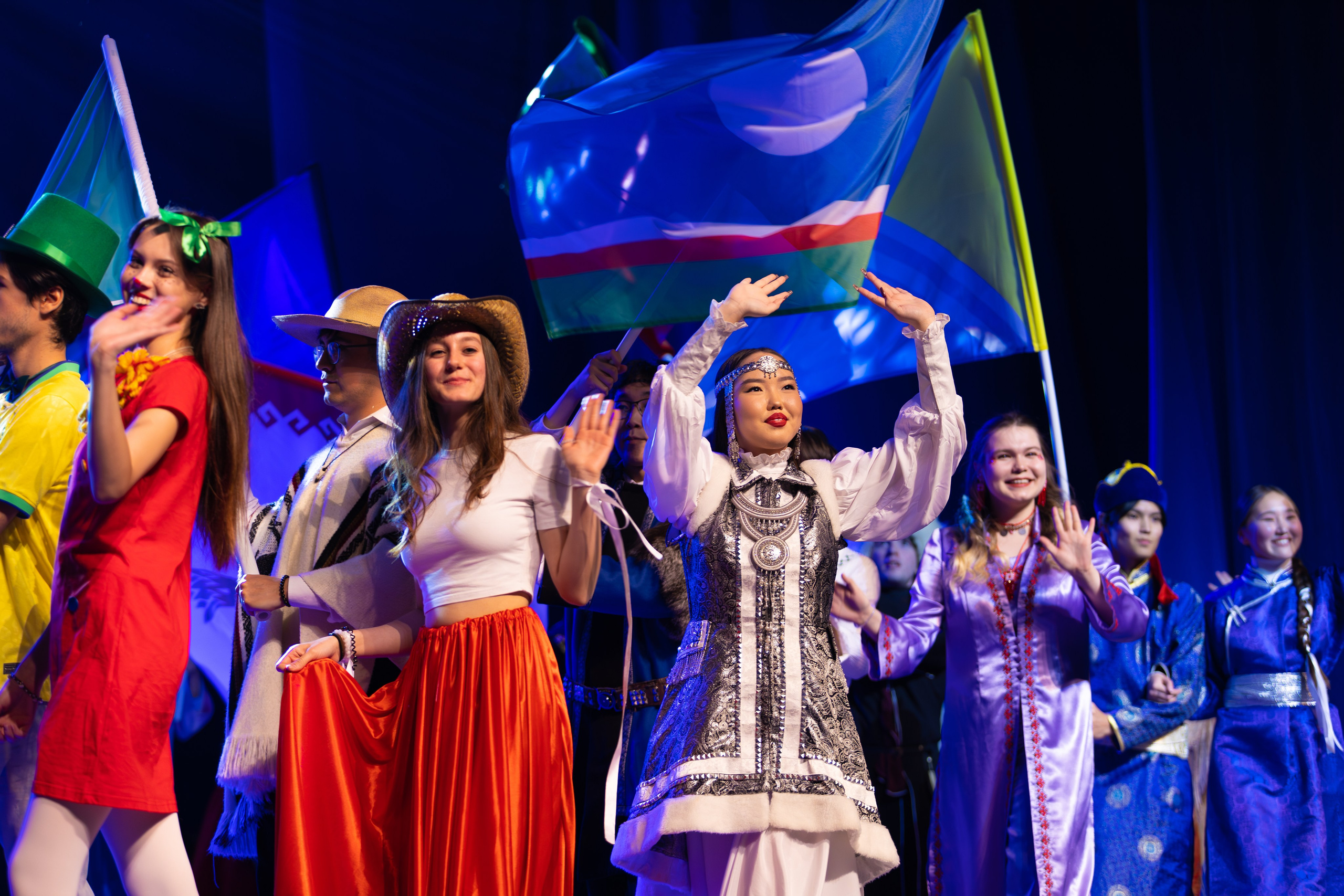 День международного студенческого единства в ДВФУ. Олег Катакинов| Репортажный фотограф в городе у моря (Владивосток)