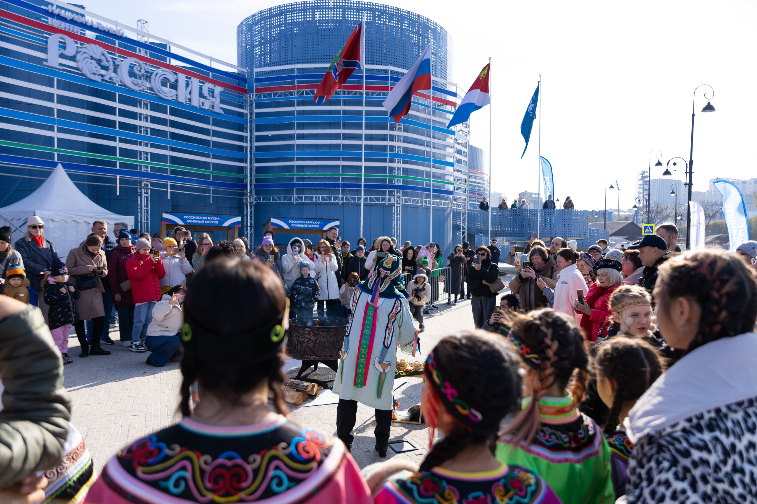 День народного единства в Национальном центре Россия. Олег Катакинов| Репортажный фотограф в городе у моря (Владивосток)