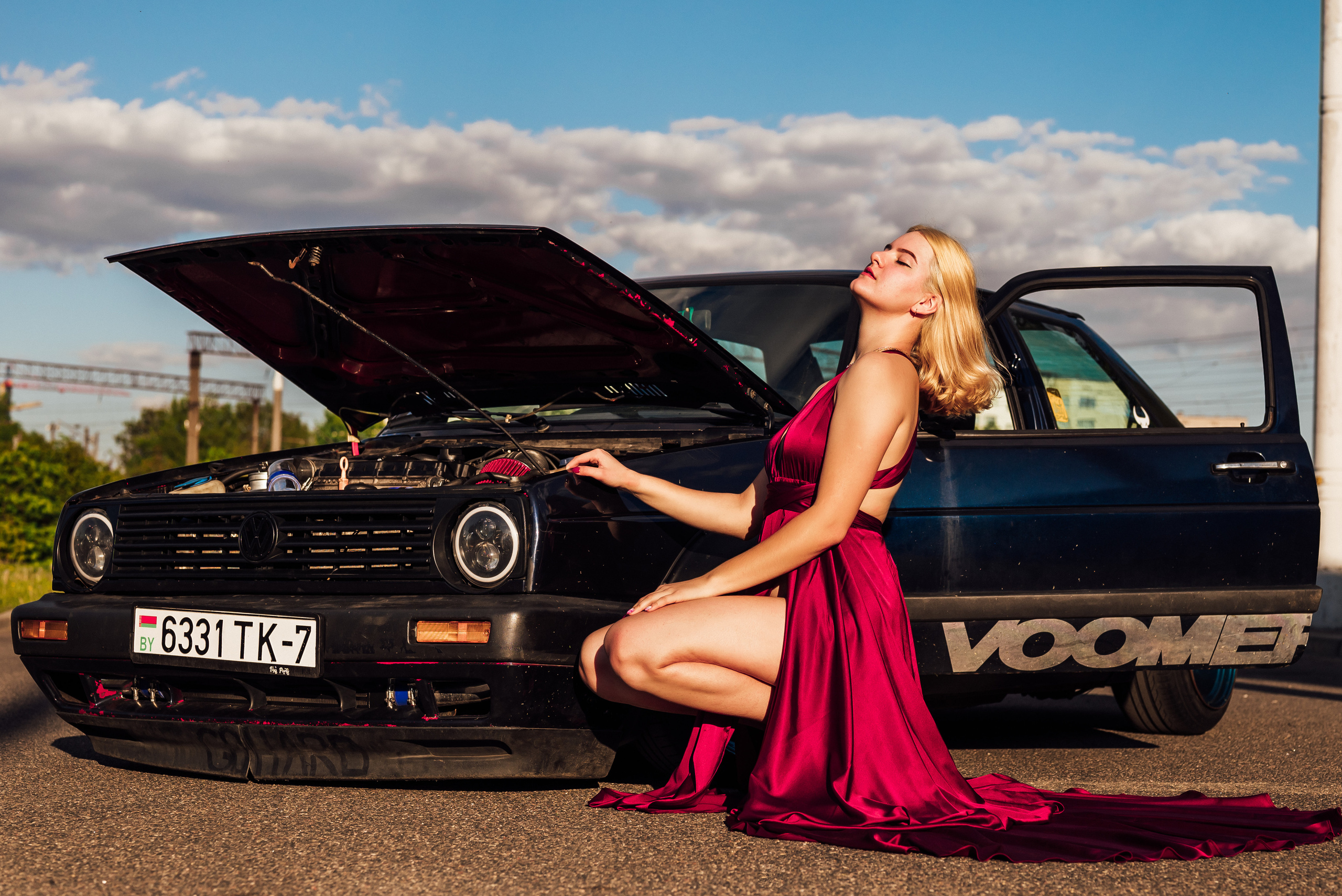 Анастасия и машина. Семейный фотограф в Минске Дарья Дреко