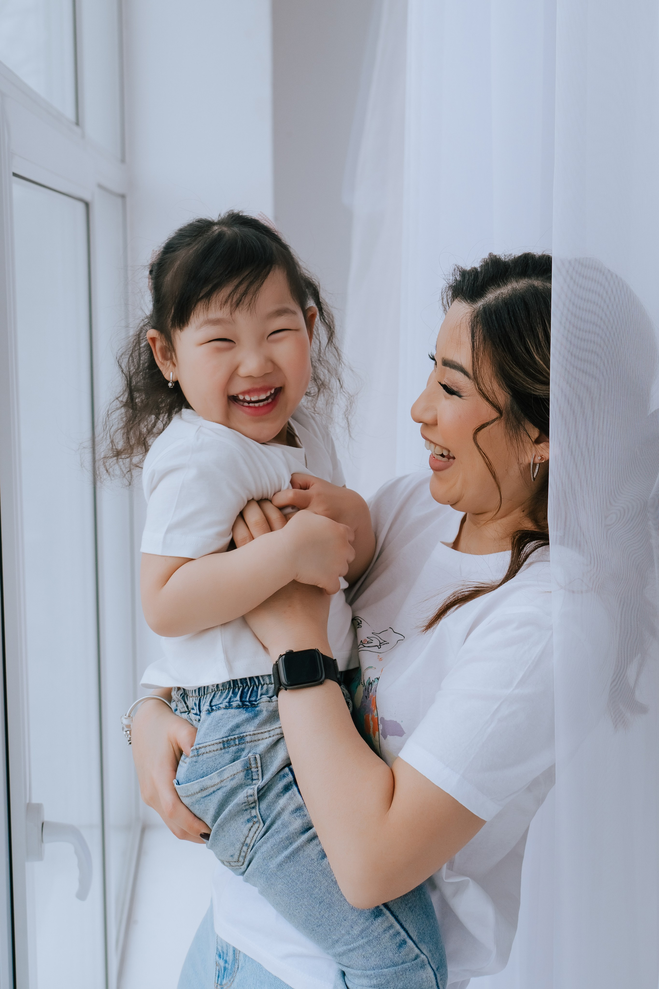 Ира и Аня. Фотограф Ярмишко Дарья. Выпускные фотокниги