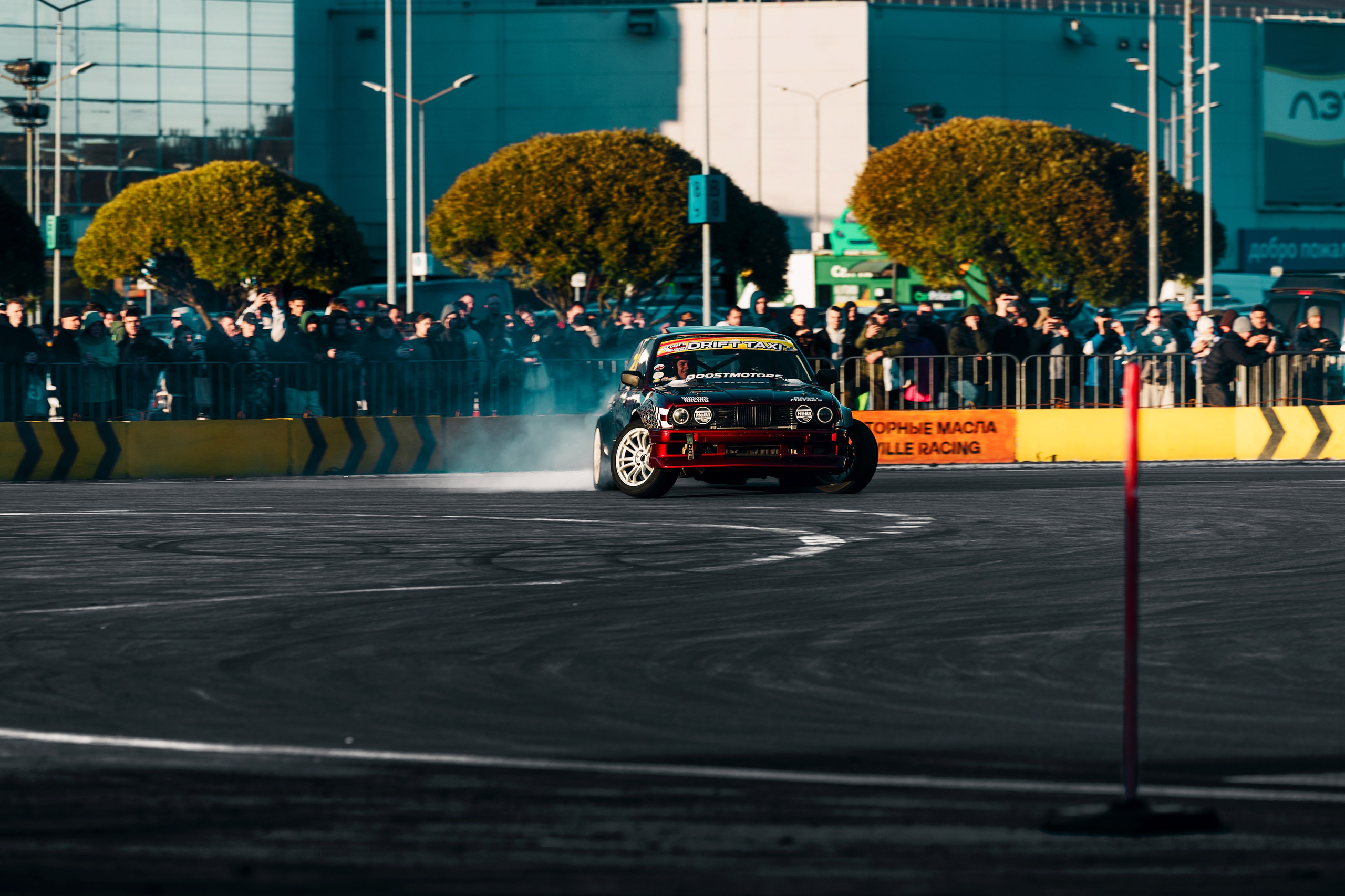 Фотографии закрытия сезона 2025 VibeSide — дрифт и автошоу у МЕГА Дыбенко, Санкт-Петербург