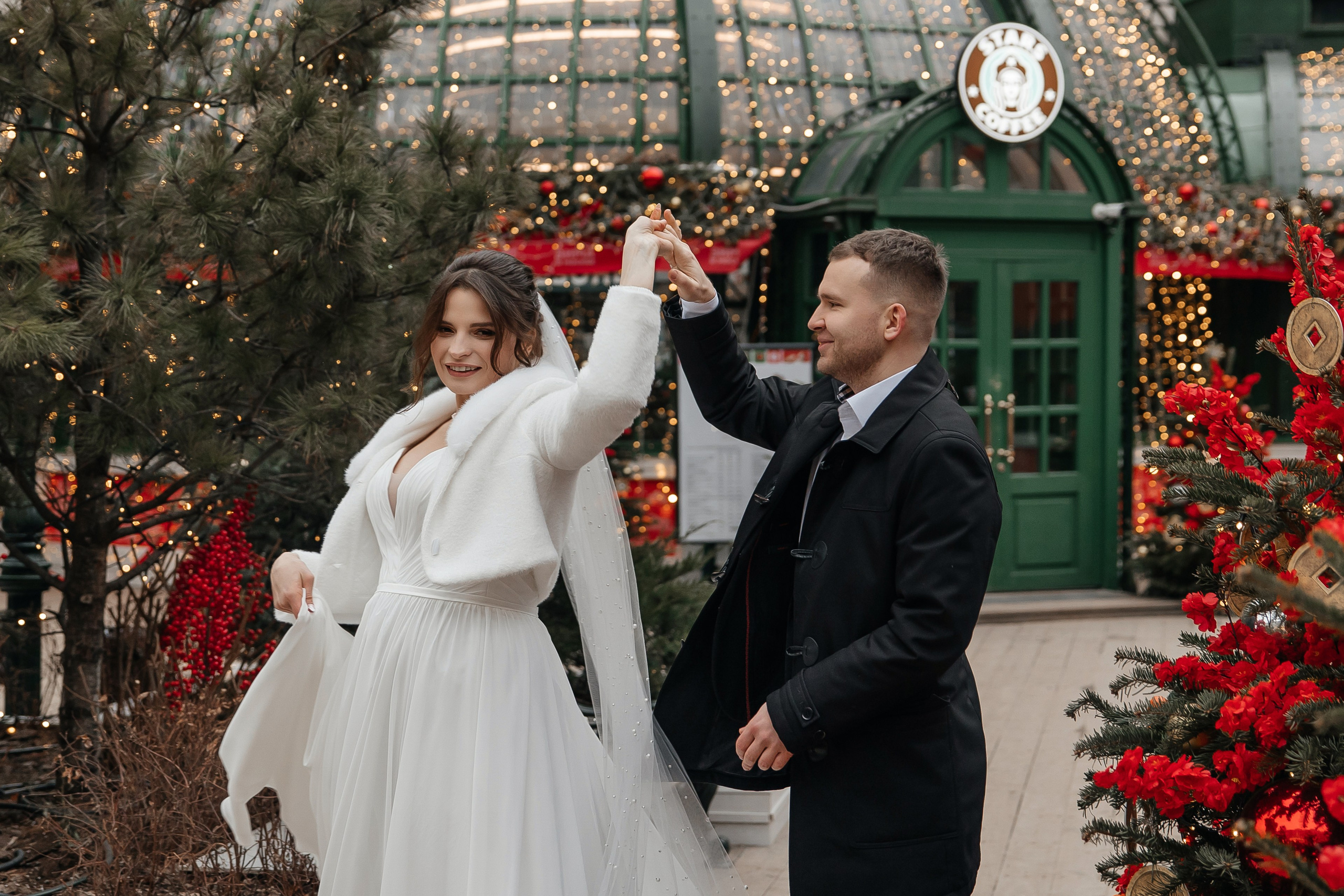 Свадебная фотосессия на Новогодней Ярмарке в Москве. Свадебный фотограф в Москве Дарья Олендарёва