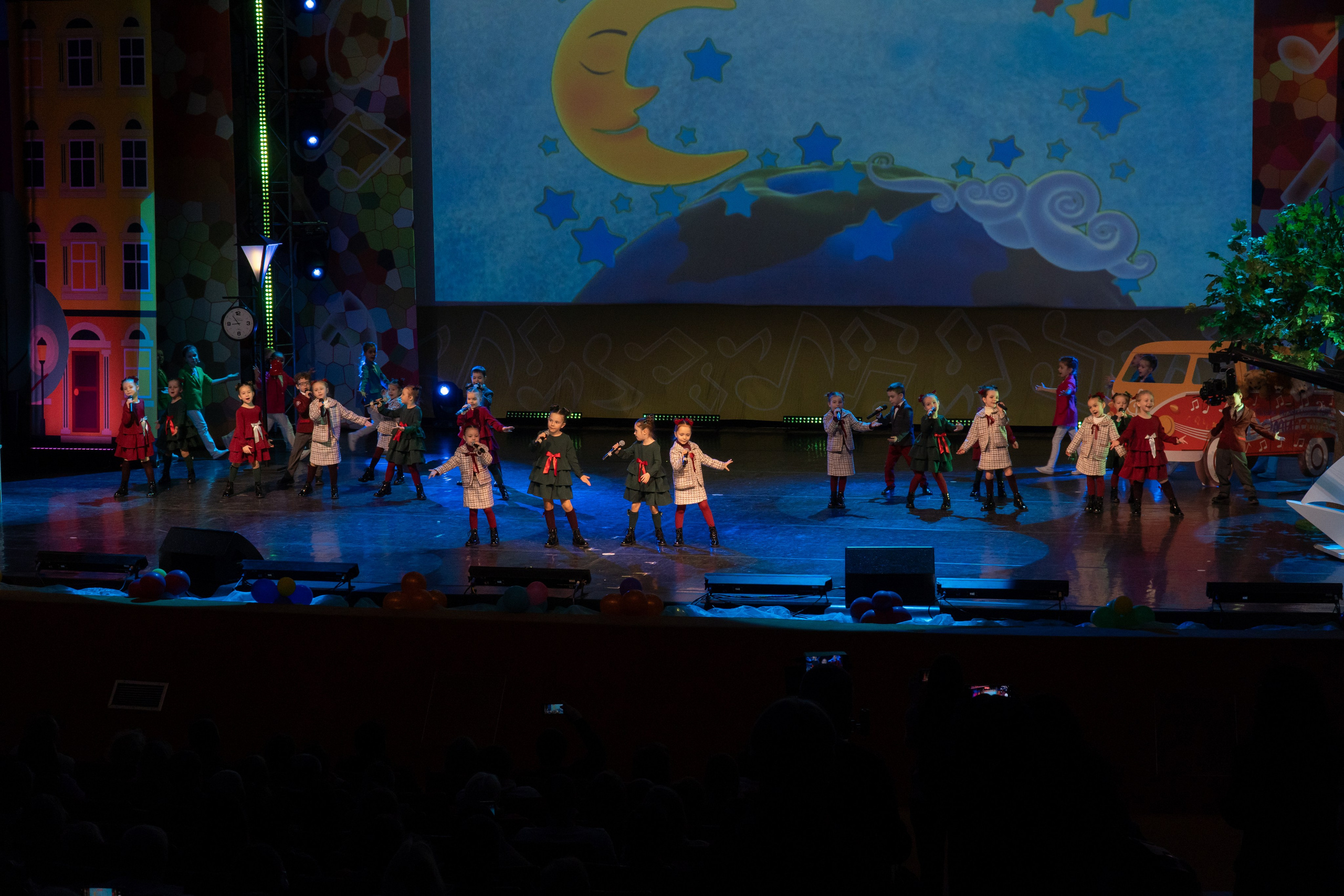 Съёмка концерта для Домисольки, большой концертный зал Космос. «Студия DRONAVT`s» — видеосъёмка и фотография г. Москва