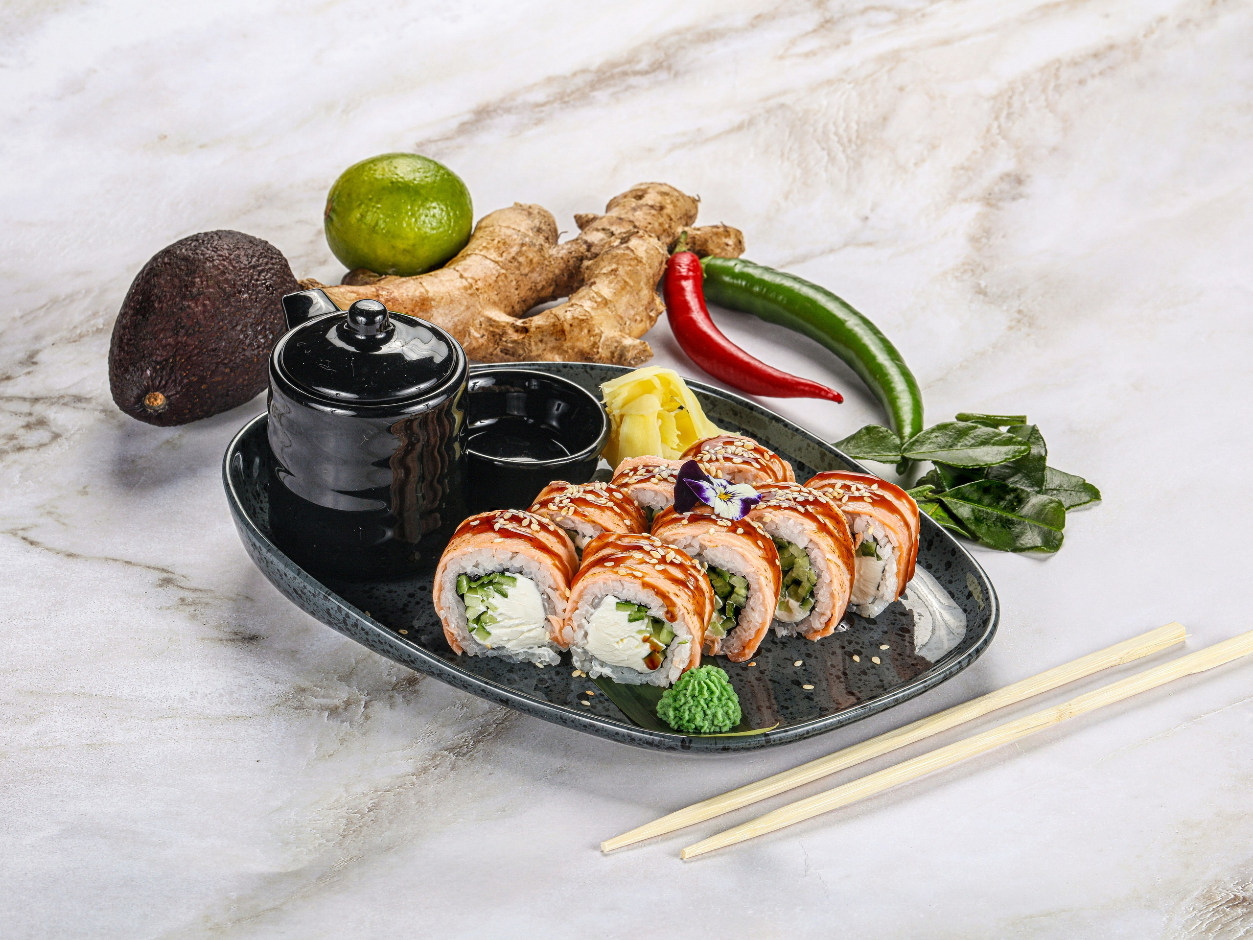 Фотосъемка суши и роллов. Заказ по тел.: +7 (906) 006-90-22. Фуд-фотограф Андрей Старостин — съемка еды в Москве. 9000 руб. в час