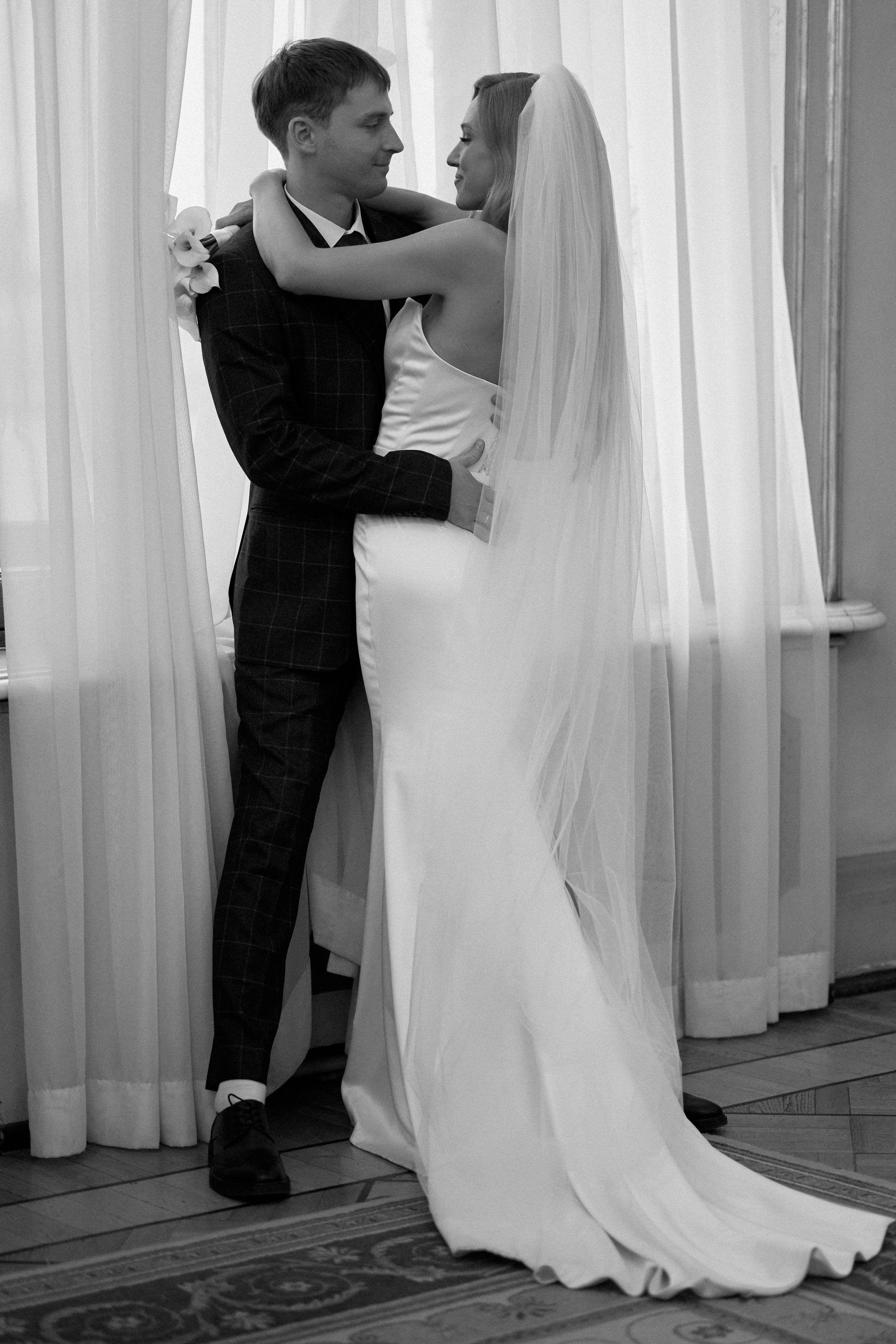 Свадебная фотосессия в Дворце Бракосочетания № 1. Сестры Карабаза. Фотографы и ретушеры в Москве и Санкт-Петербурге