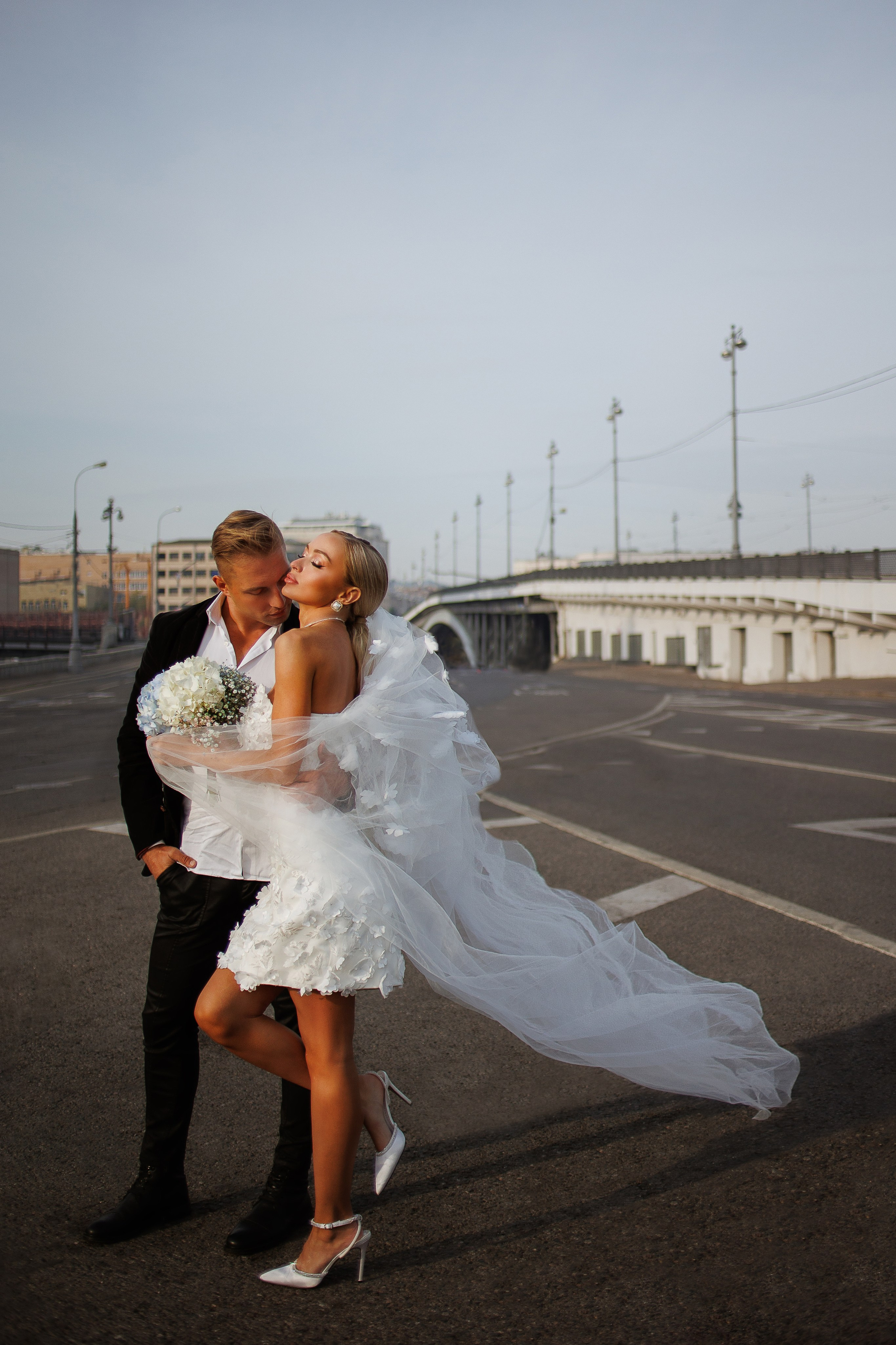 На мопеде Даша и Леша. Марковкина КрисТина