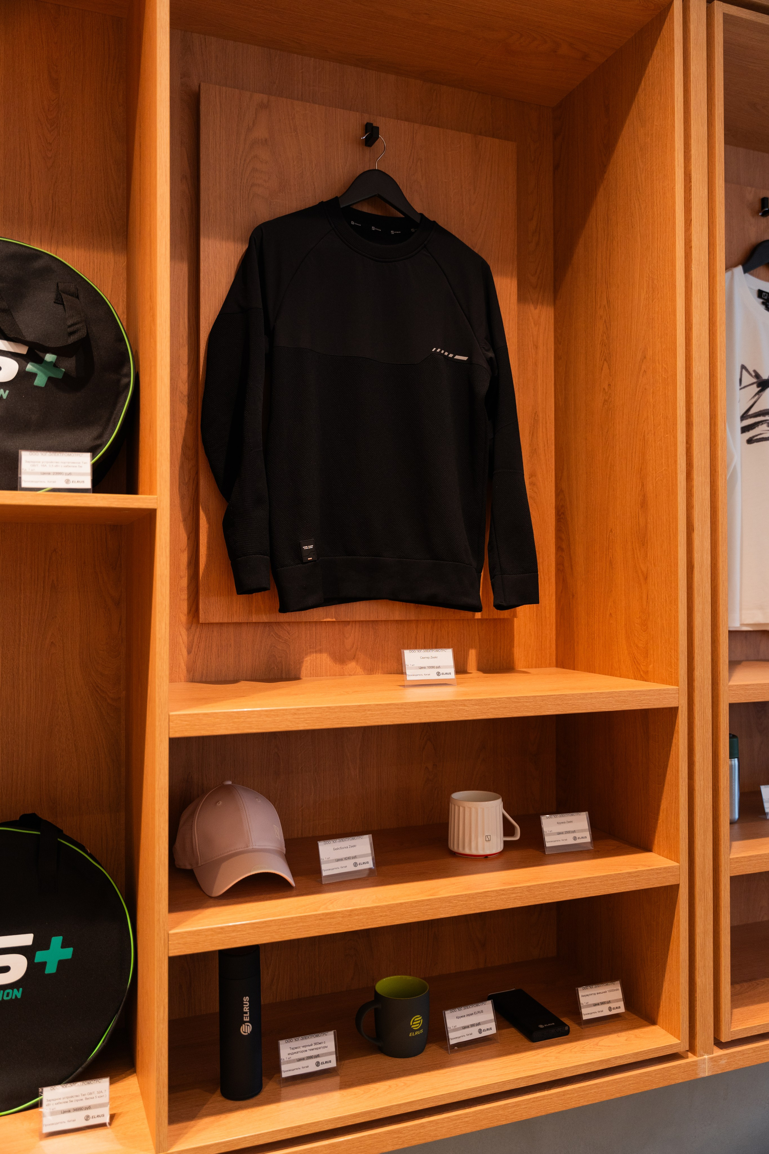 Интерьерная фотосъемка автосалона Elrus в Краснодаре. Zeekr, LiXiang Профессиональная фотосъемка интерьера премиум-автосалона в Краснодаре. Шедевры для Вас! Фотограф и Видеограф в Краснодаре Пахиев Руслан