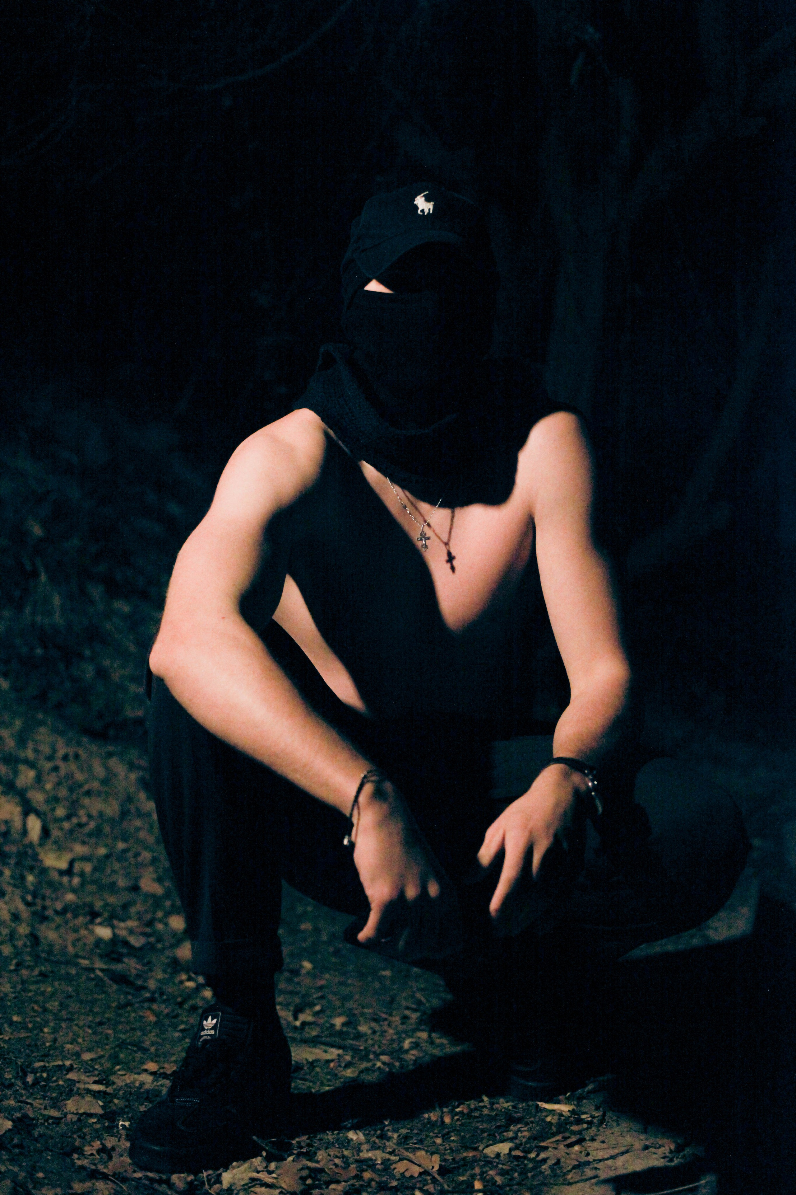 «Затянутая тишина: воспоминания прошлой жизни». Уличный фотограф Города N