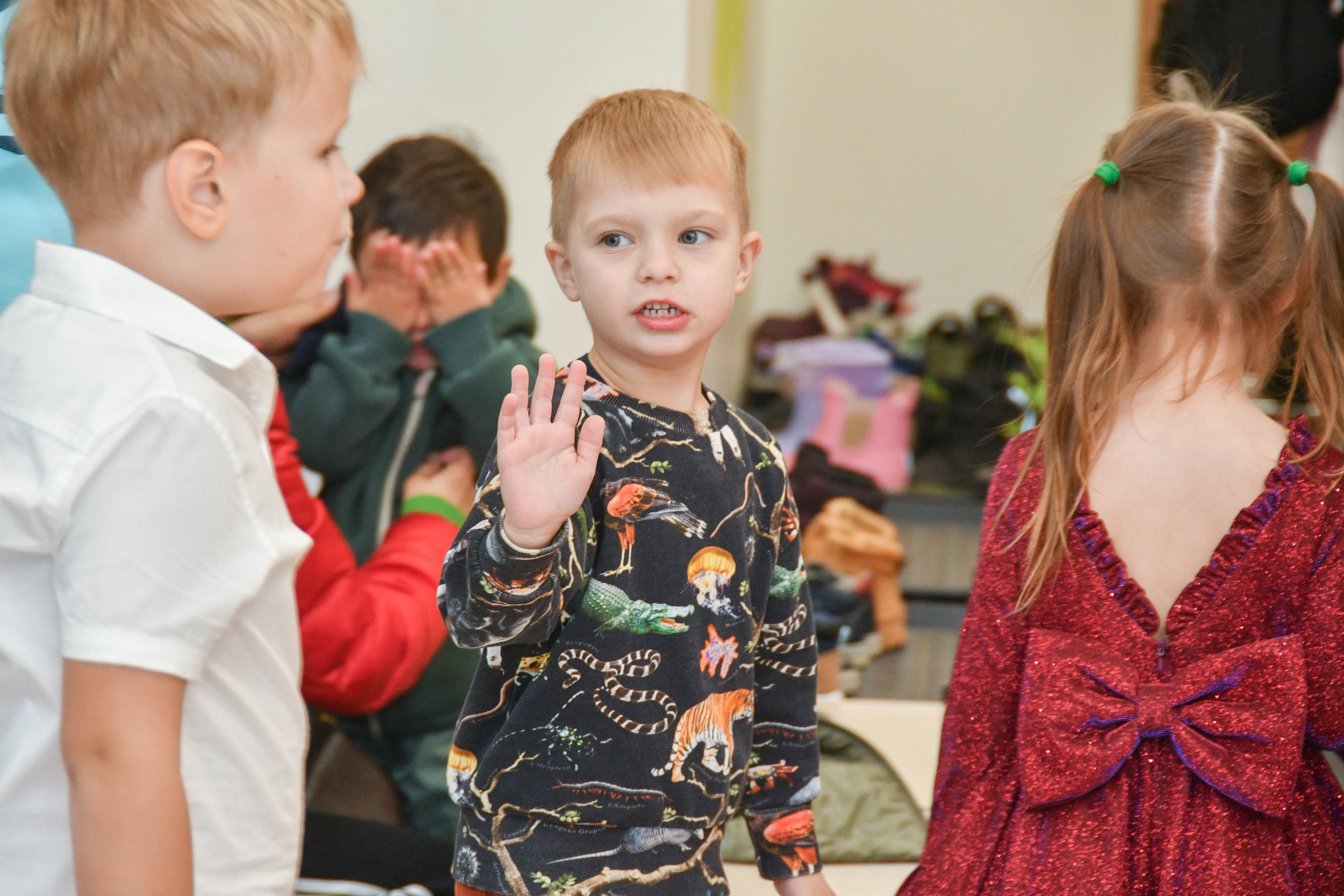 2023 г. День дошкольного работника и прогулка. Репортажный и детский фотограф в Новосибирске