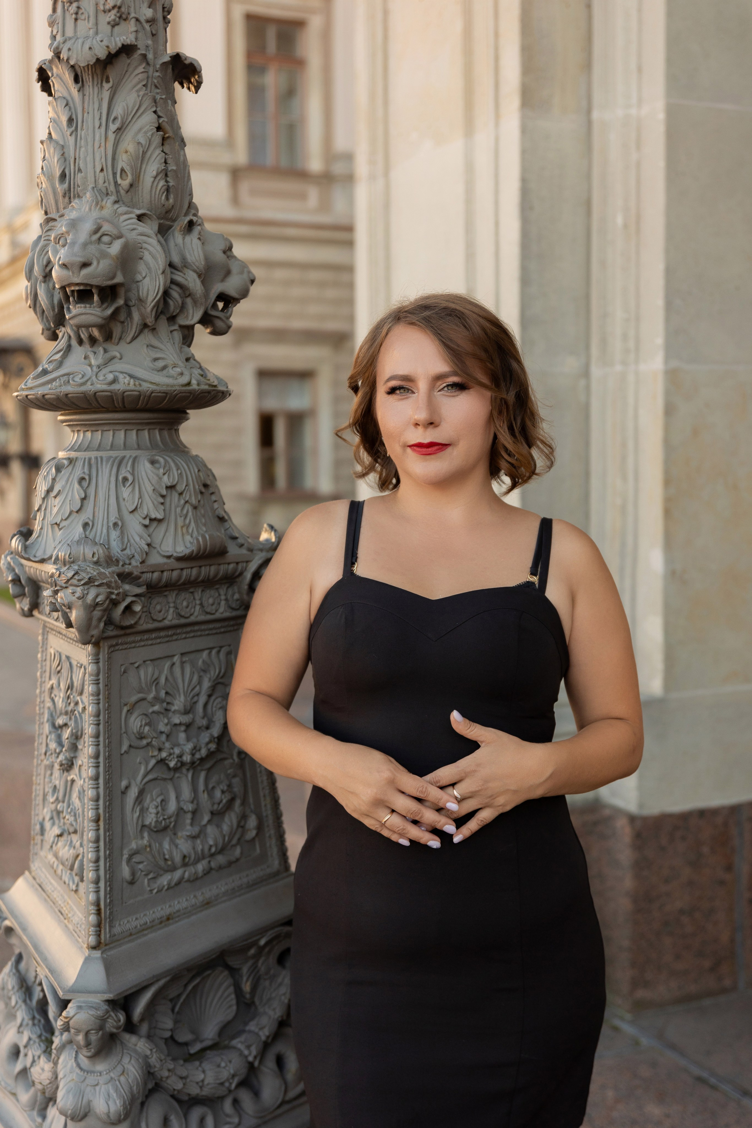 Фотопрогулка в центре с букетом красных роз. Семейный и свадебный фотограф в Санкт-Петербурге Татьяна Швыкова