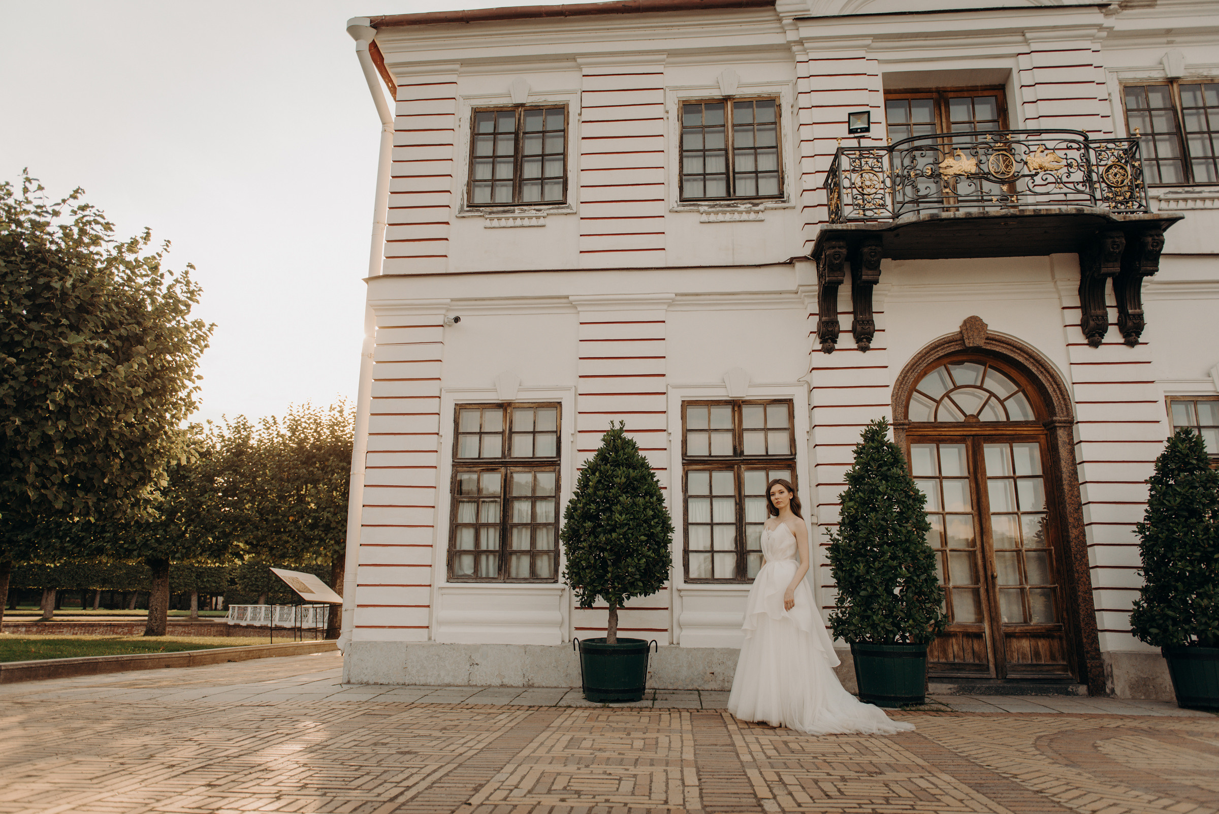 свадебная фотосессия в Петергофе, фотограф на свадьбу в Петергофе