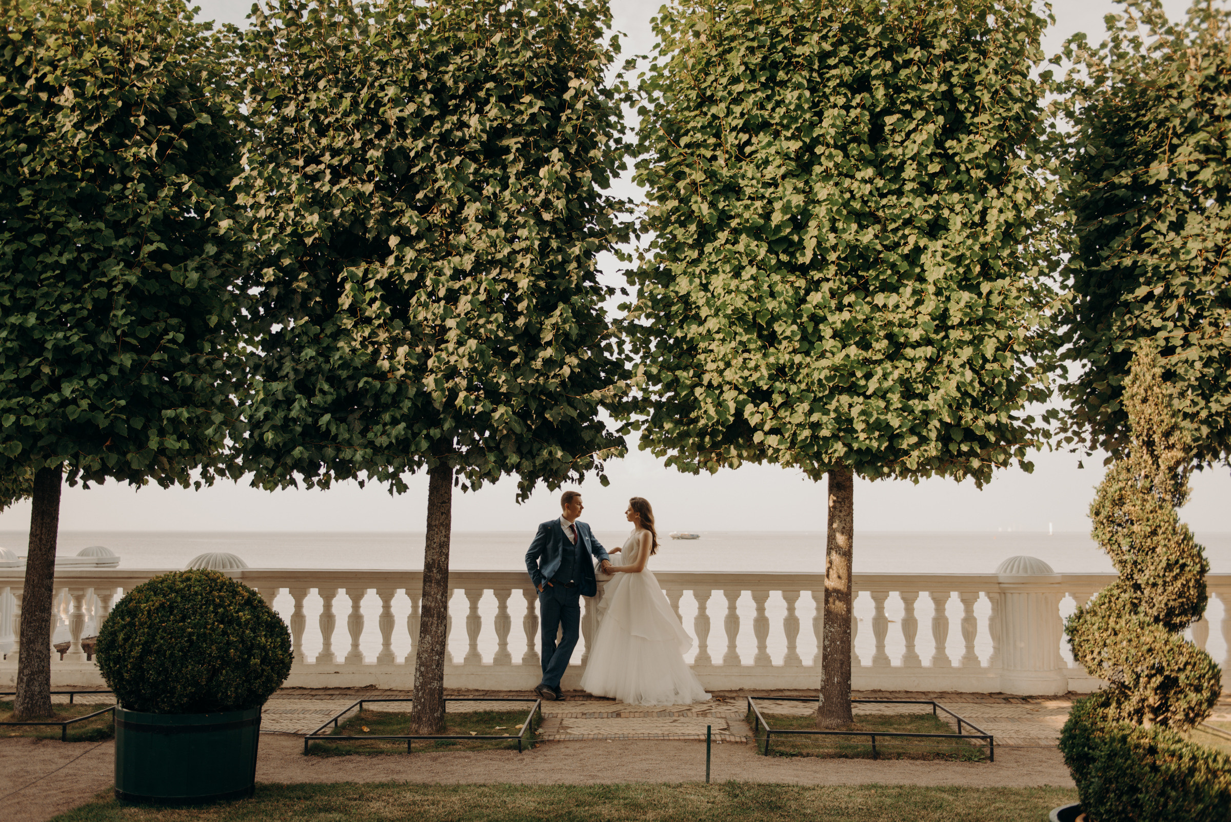 свадебная фотосессия в Петергофе, фотограф на свадьбу в Петергофе