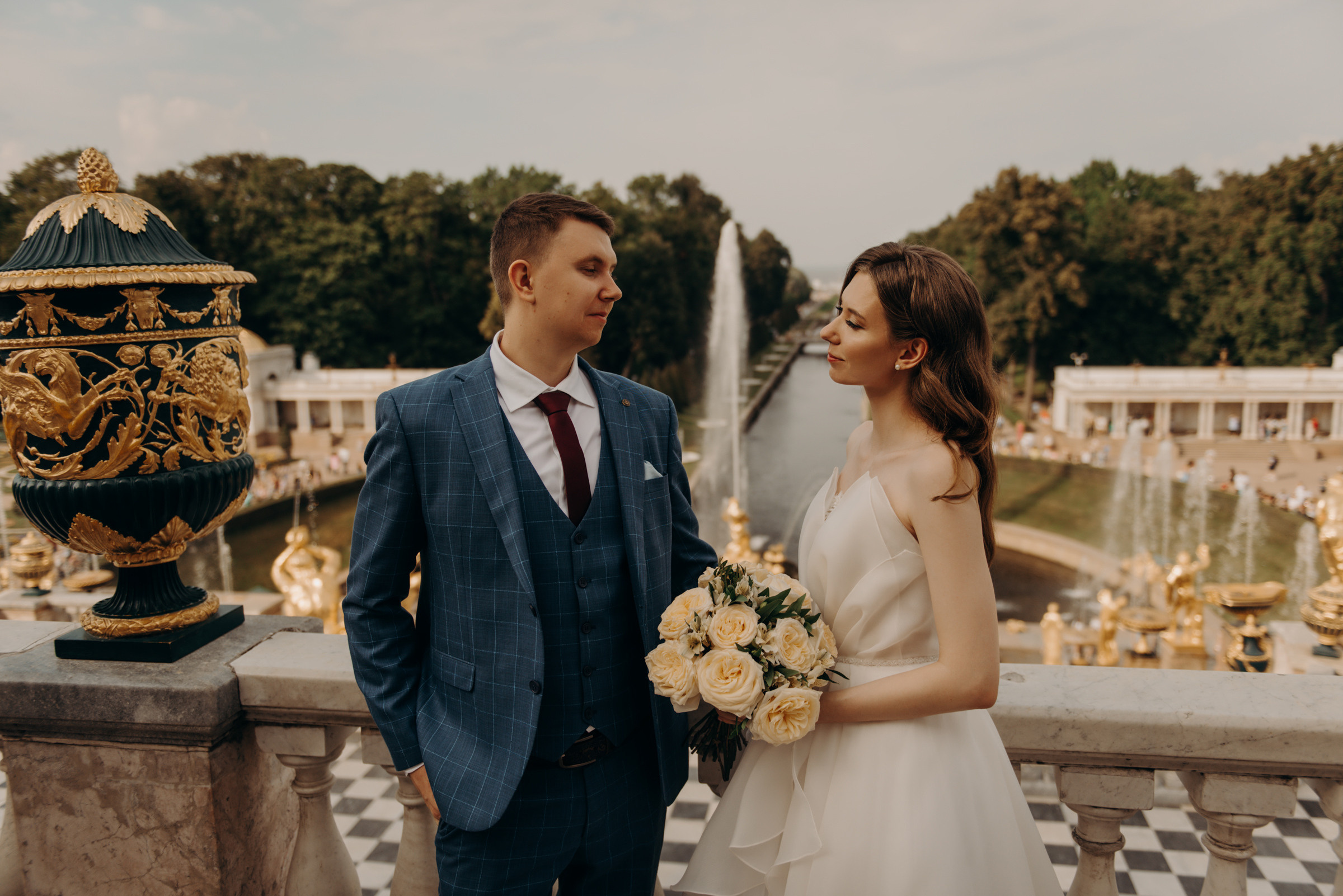 свадебная фотосессия в Петергофе, фотограф на свадьбу в Петергофе